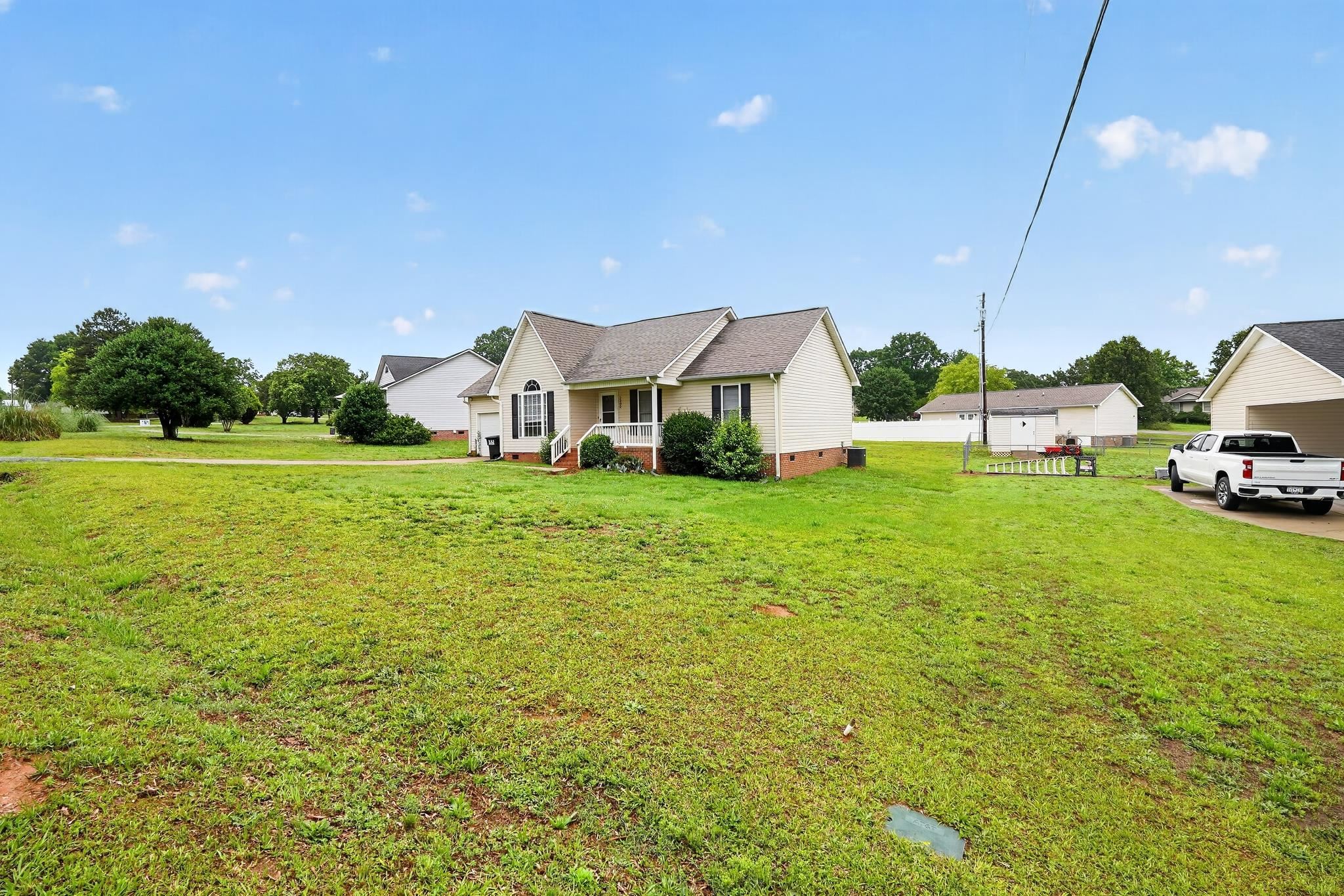 2202 Rolling Green Rd