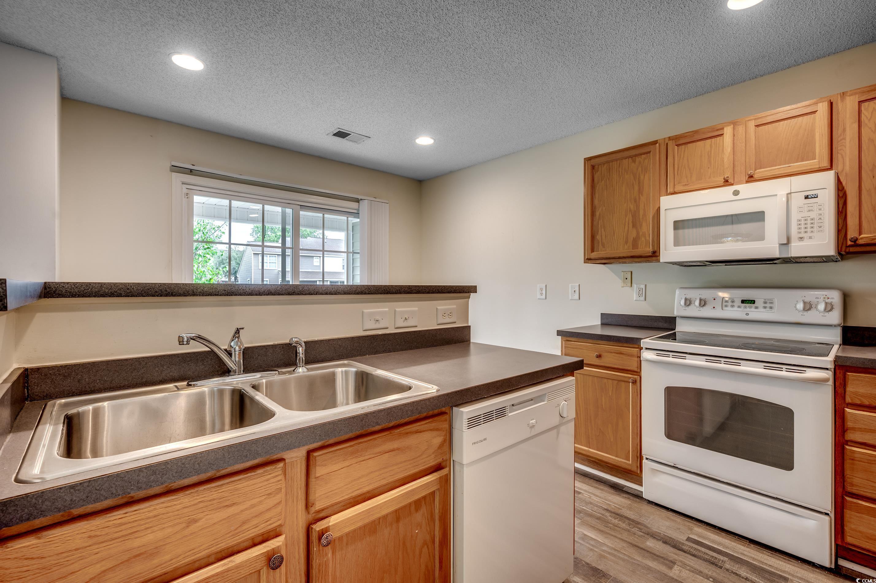 Photo 12 of 31 of 270 Seabert Rd. 270 townhome