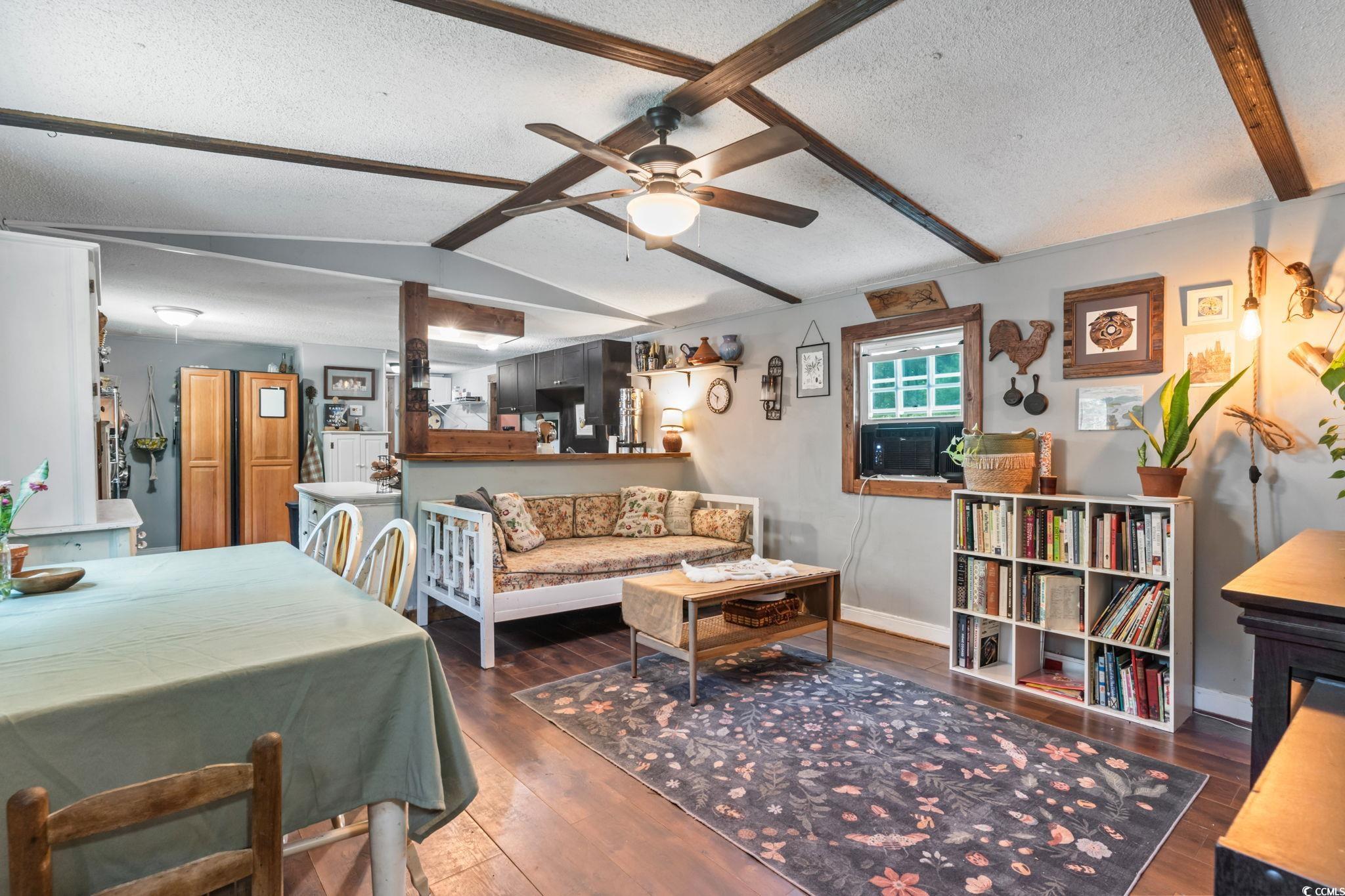 1639 Hilly Ln.