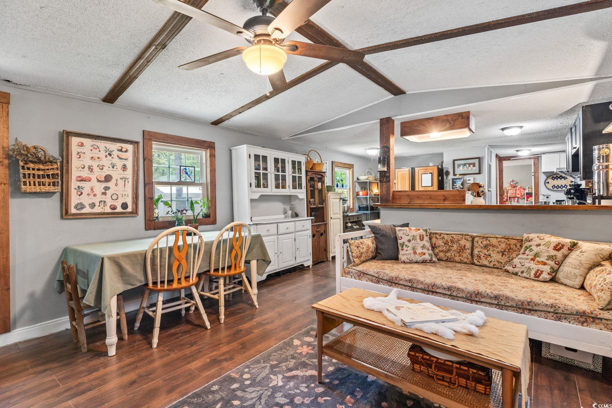 1639 Hilly Ln.