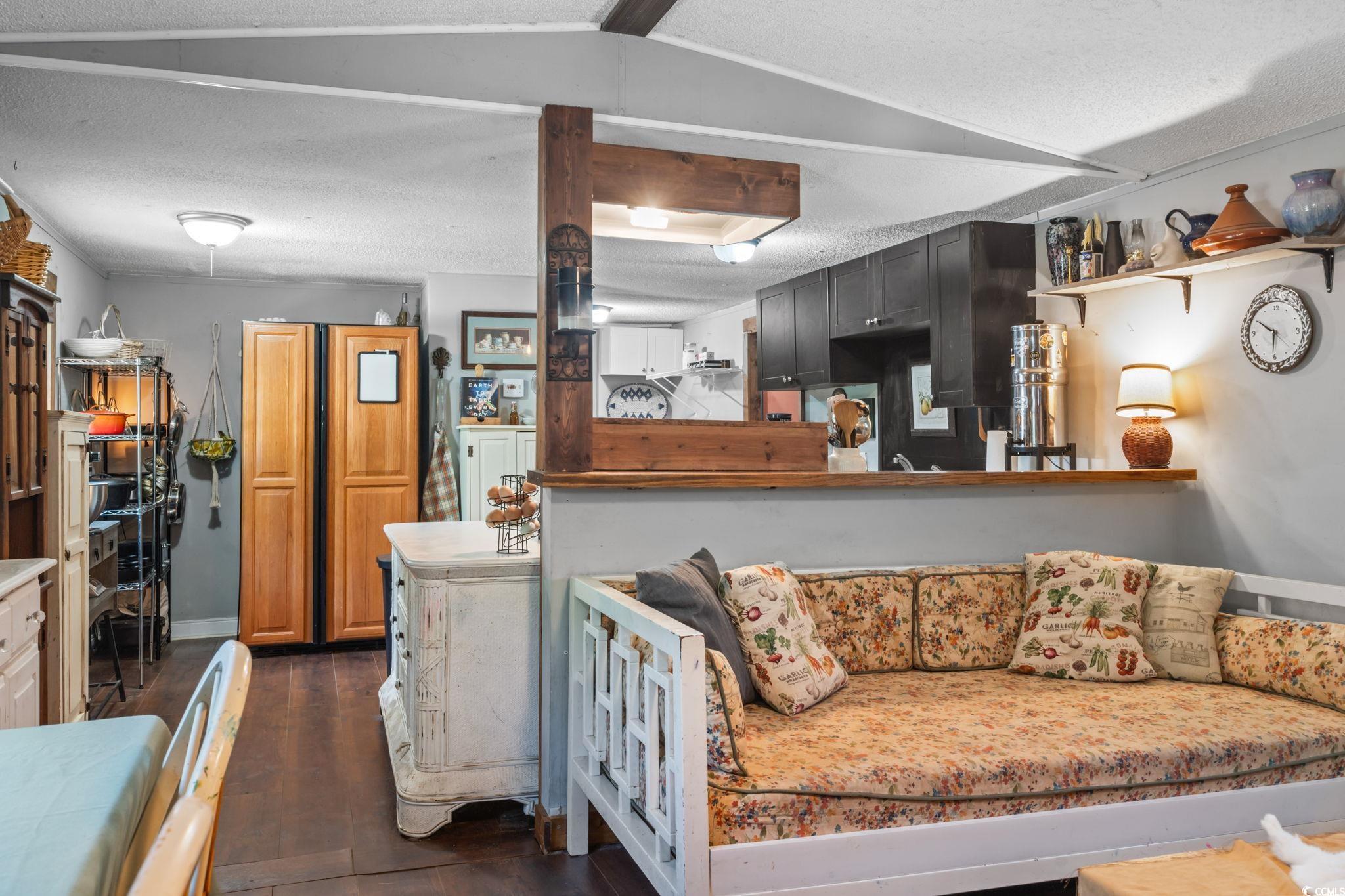 1639 Hilly Ln.