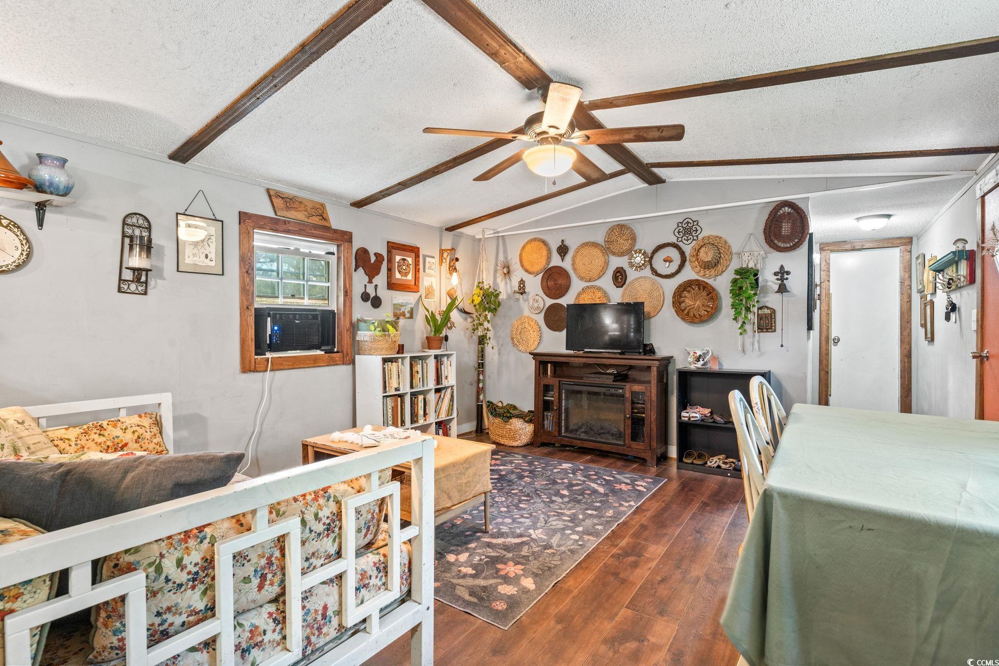 1639 Hilly Ln.