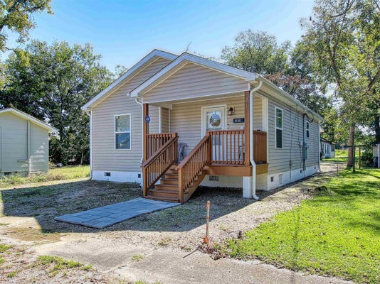 215 W JAMES ST, MULLINS, SC 29574 - Image 1fadd38811f6c40a5238c74cea2a95ae/4219488564