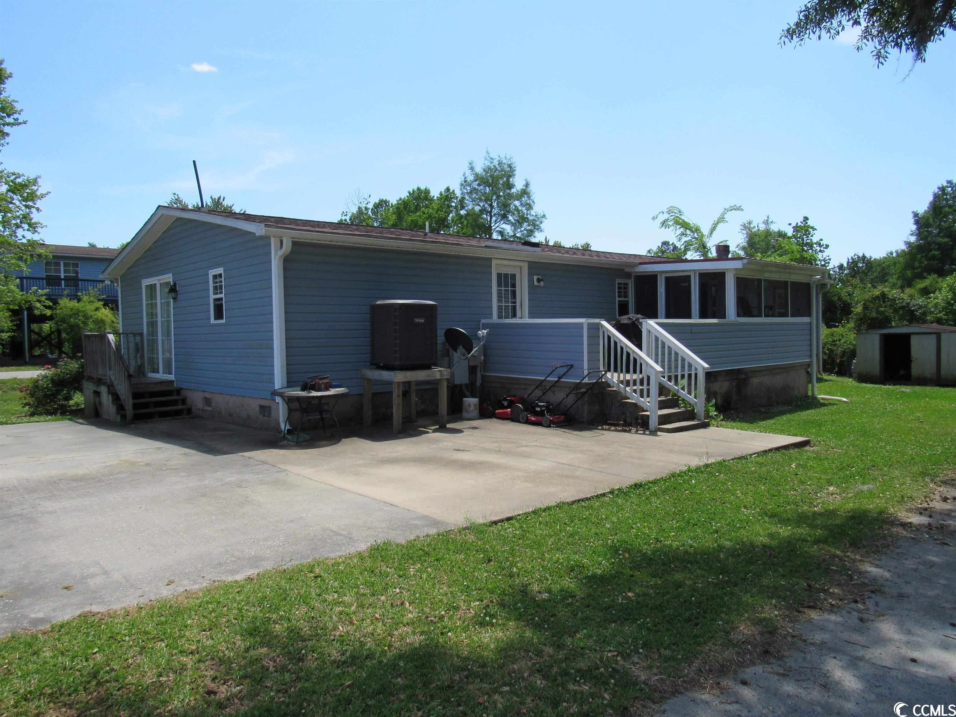 Photo 4 of 19 of 724 Reef Rd. mobile home