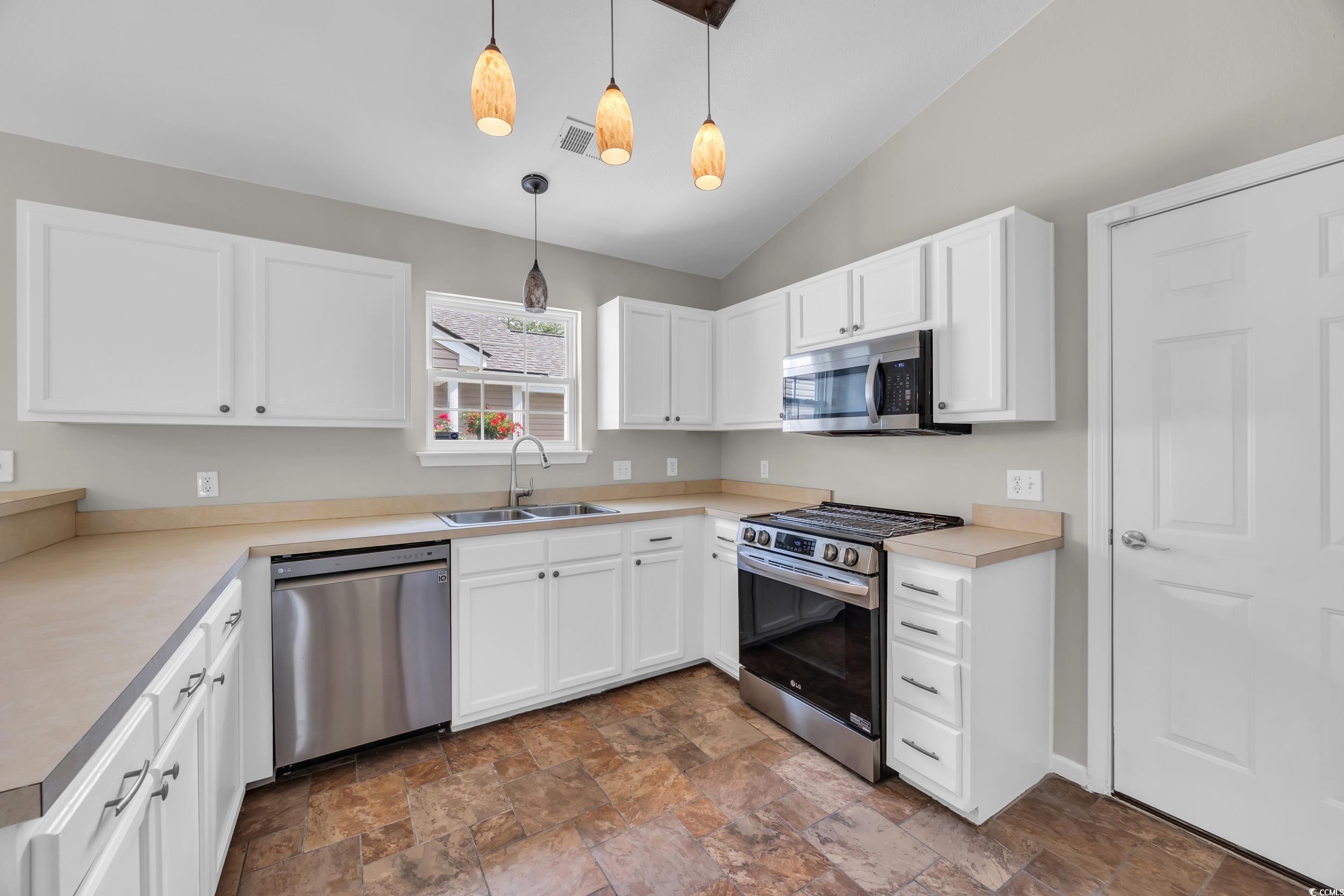 1077 Stoney Falls Blvd.