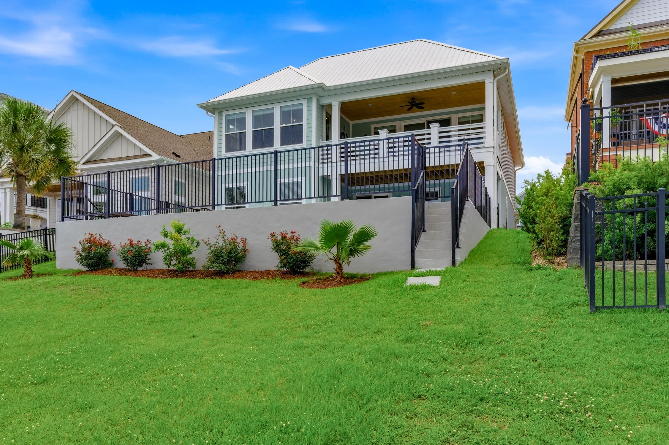 313 Harbour View Dr.