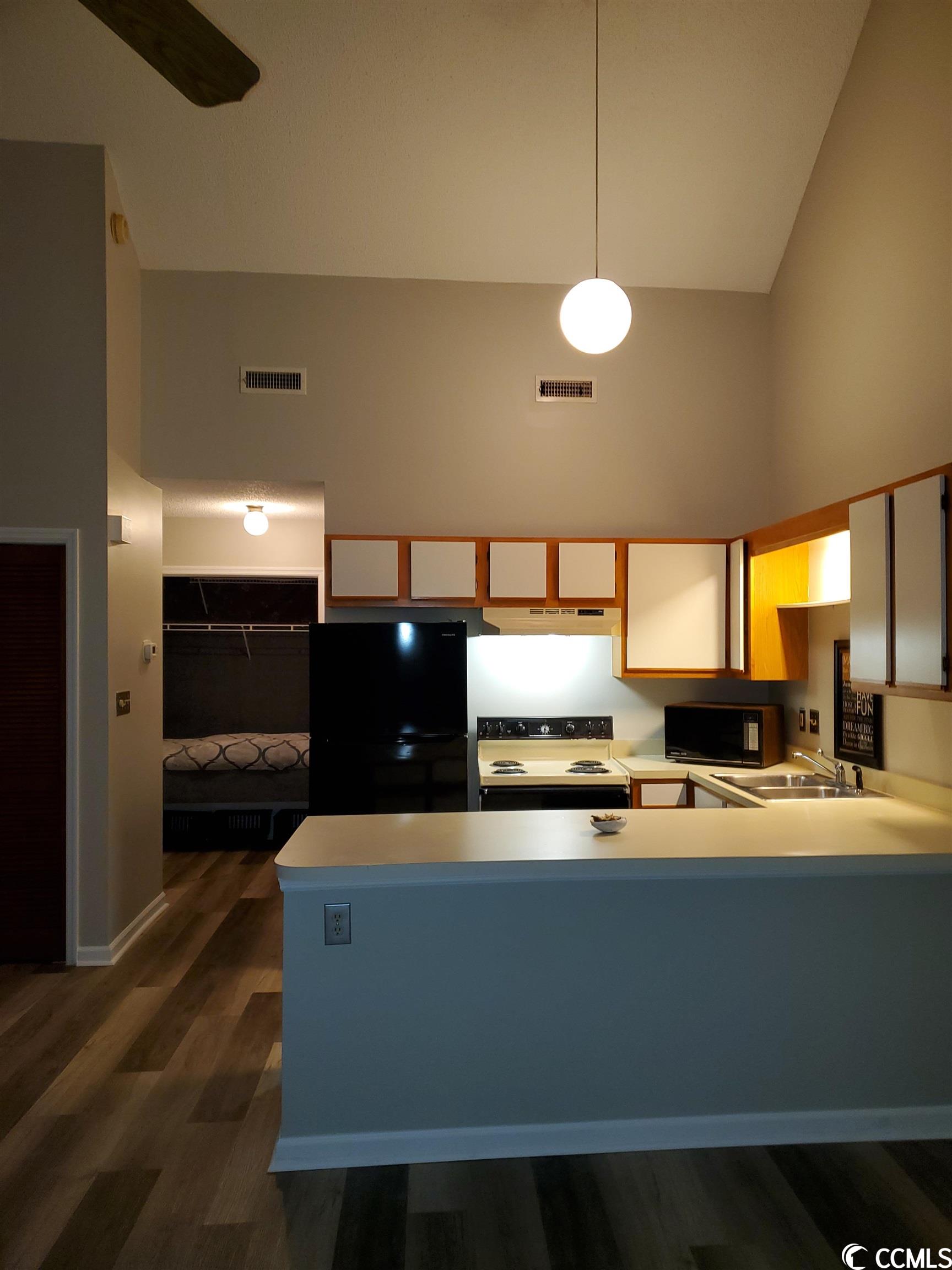 Photo 8 of 16 of 924 Tall Oaks Dr. 924 K condo