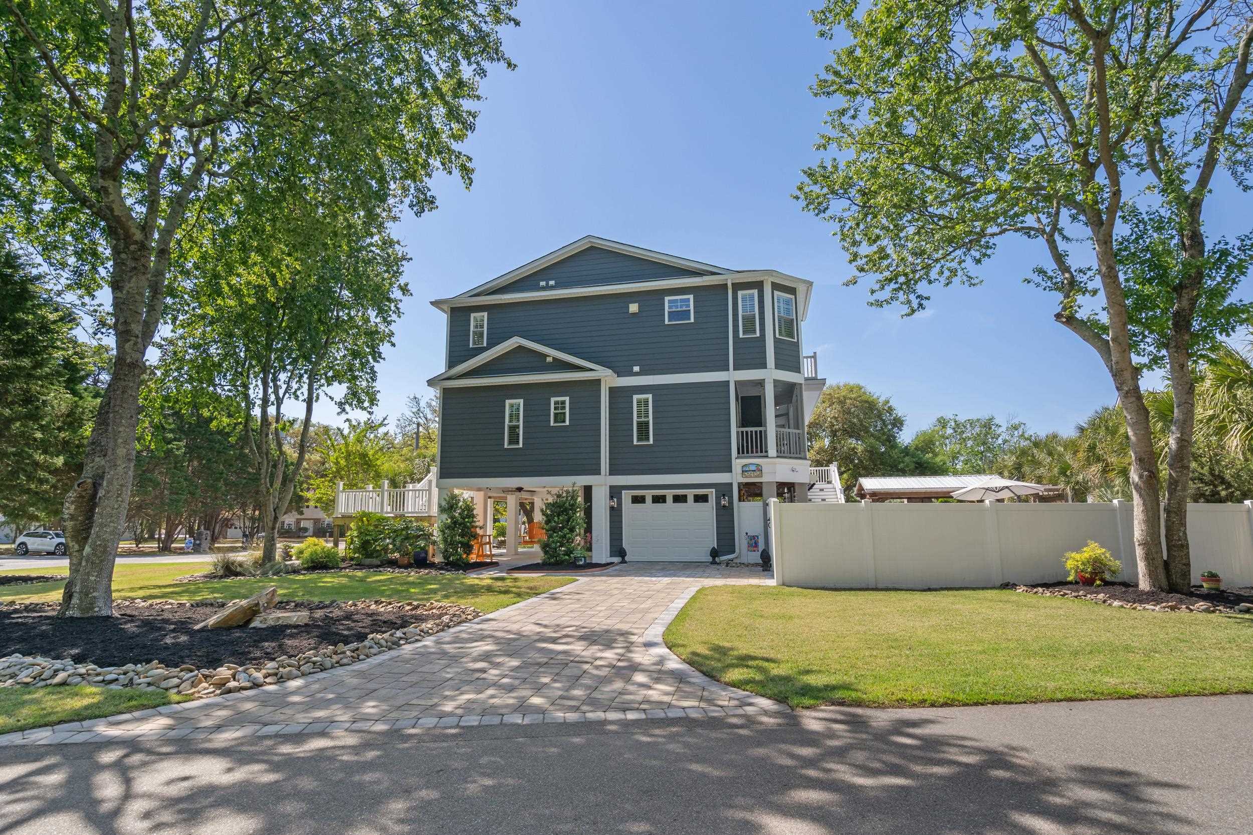 318 N Oak Dr.