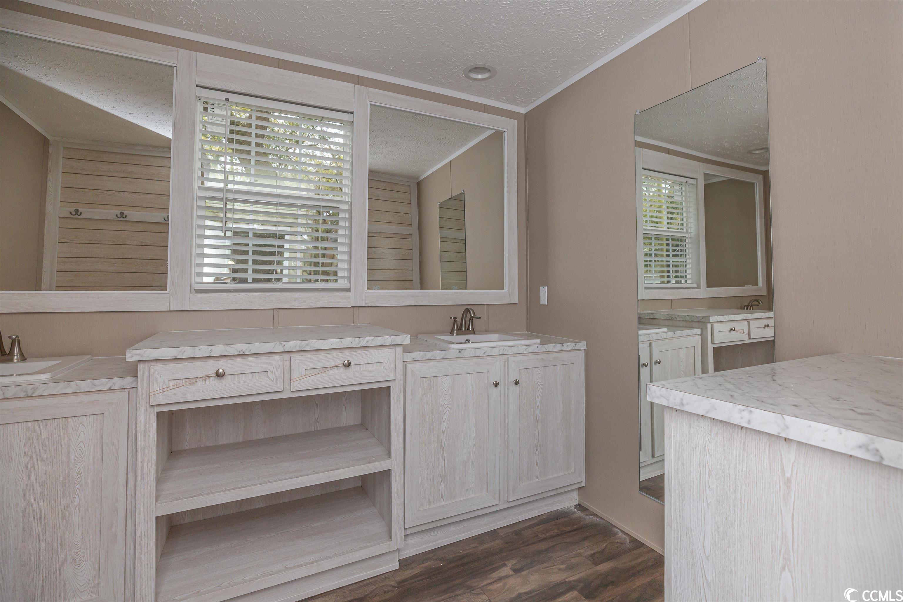 Photo 5 of 32 of 528 Lagrande Dr. mobile home