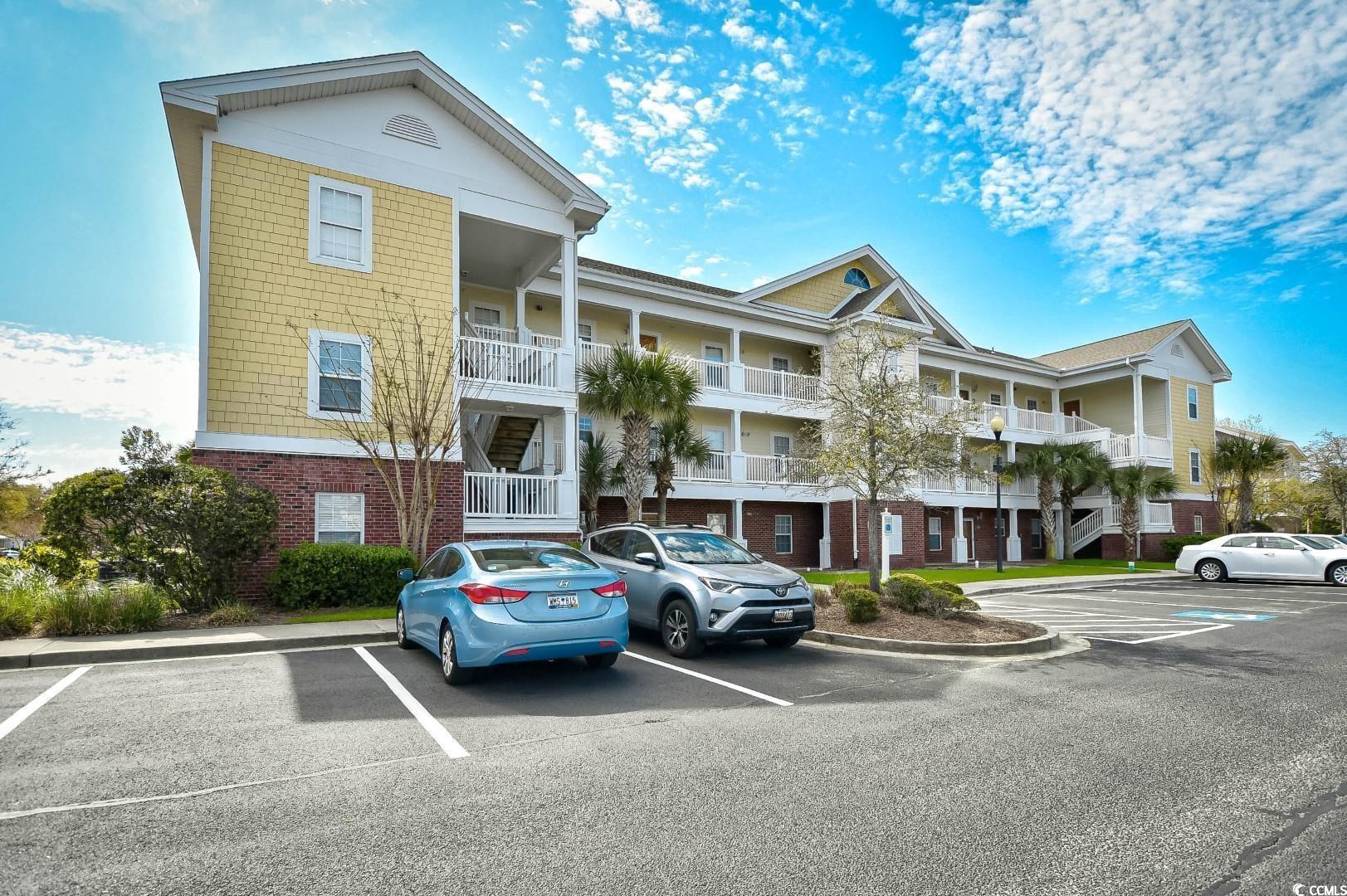 View of apartment building / complex with uncovere