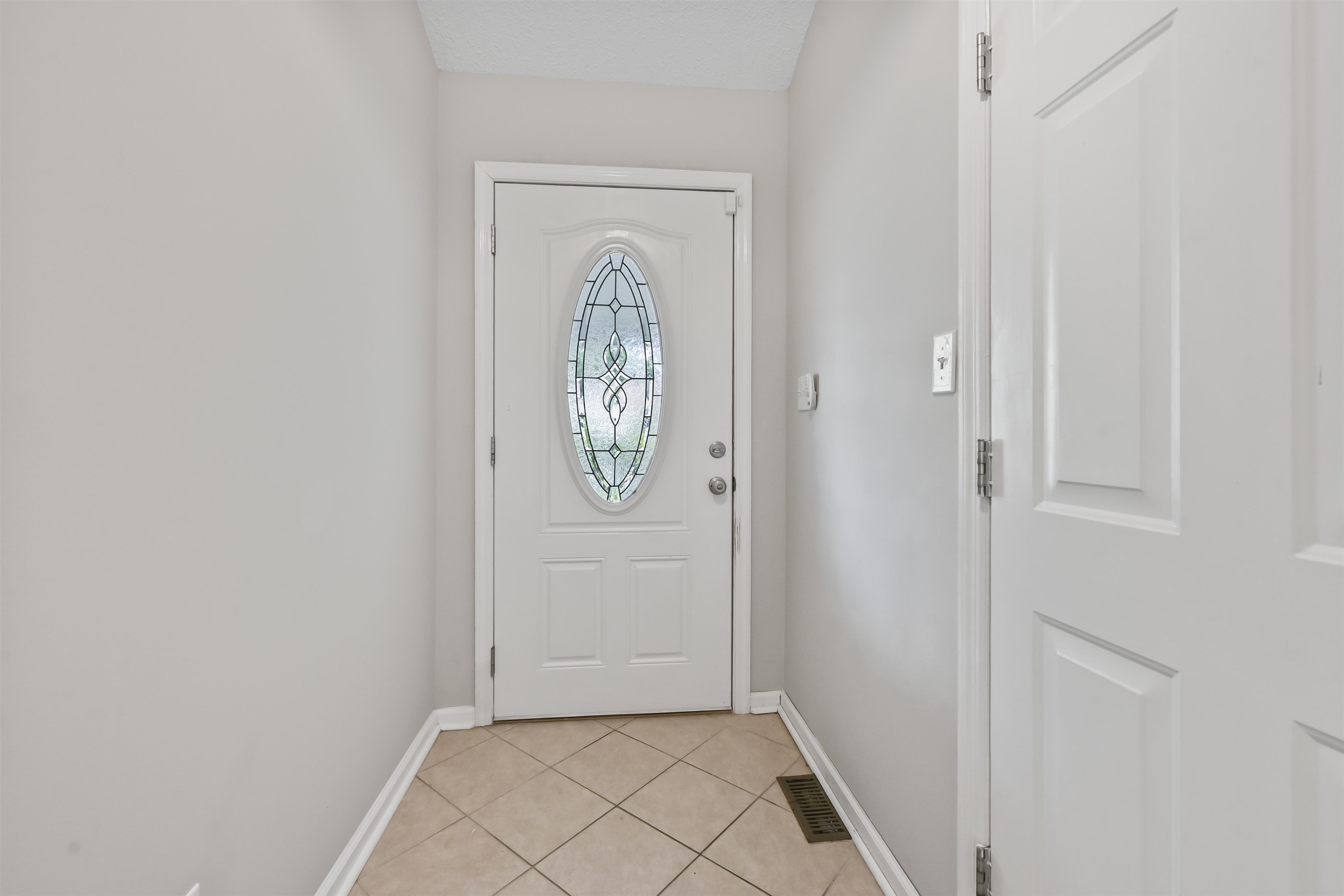 961 Castlewood Dr.