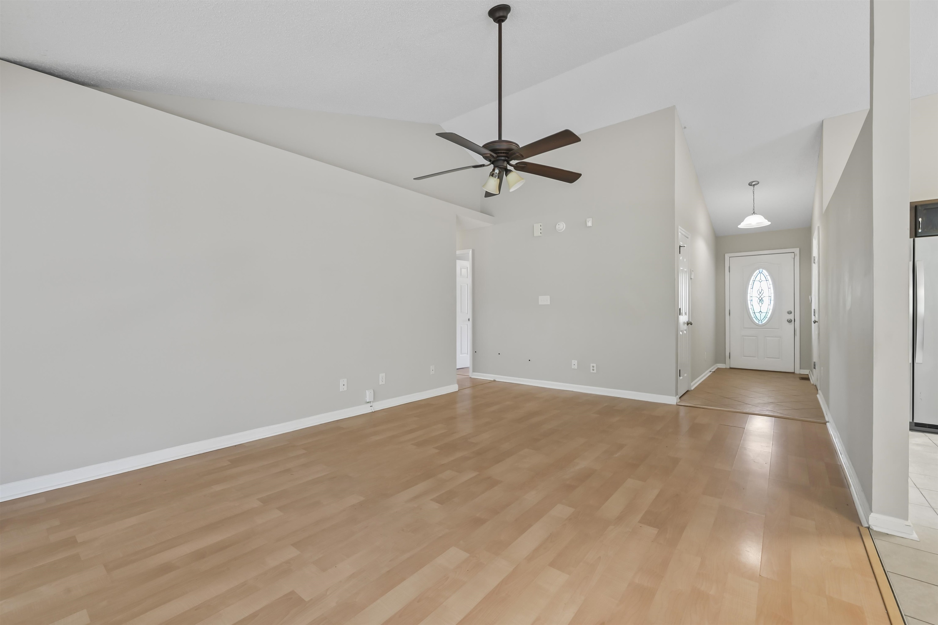961 Castlewood Dr.
