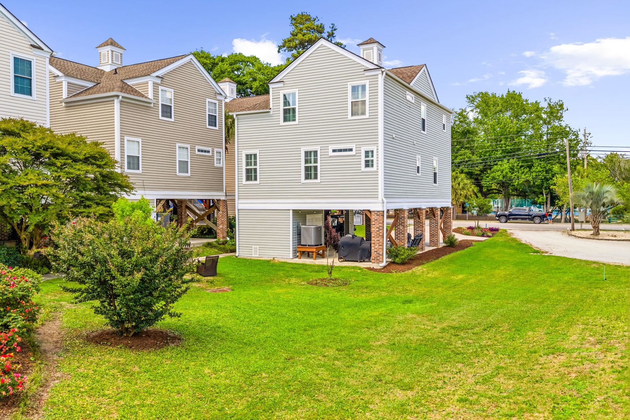 425 Surfside Dr.
