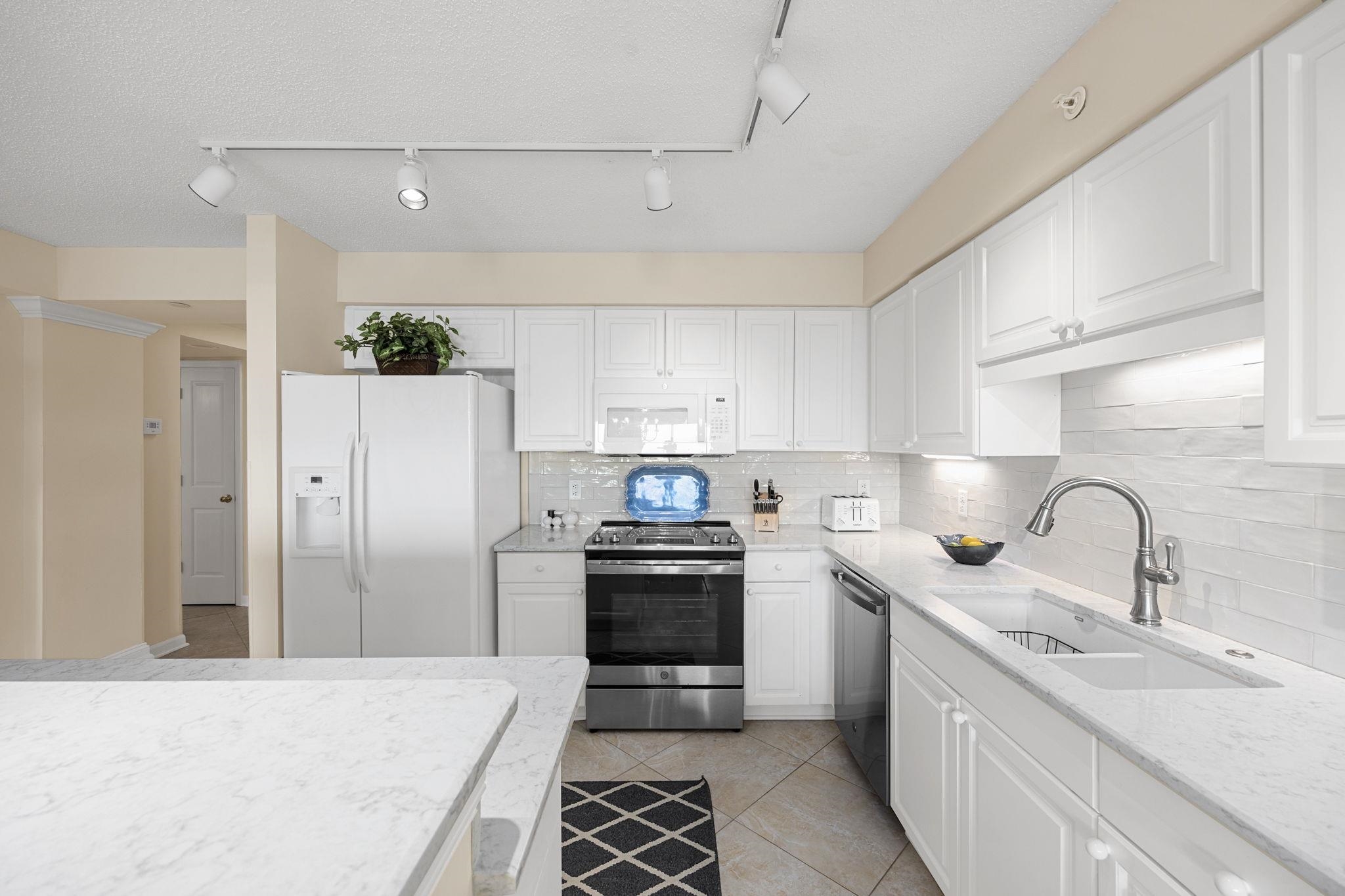 669 Retreat Beach Circle