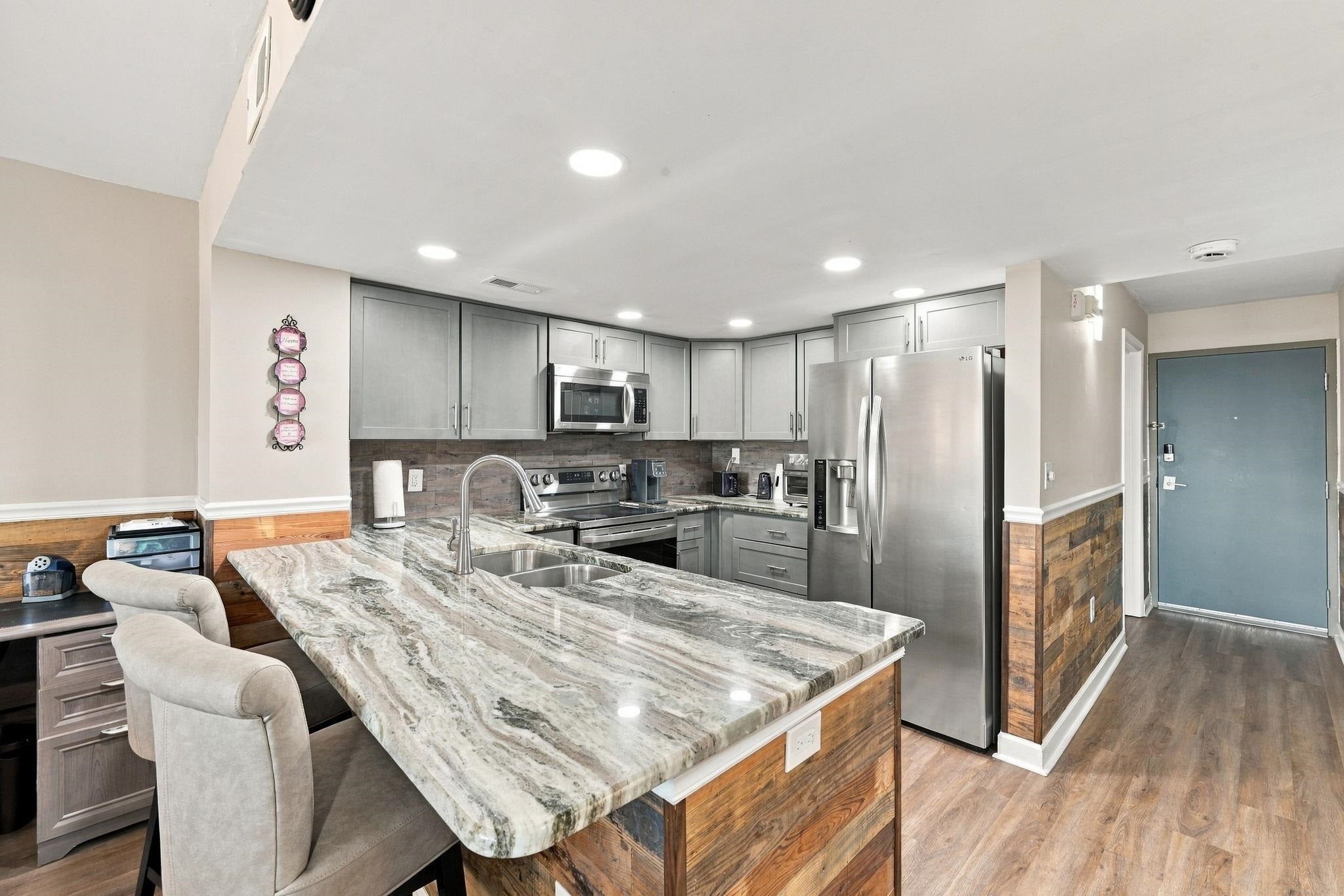 311 69th Ave. N 605