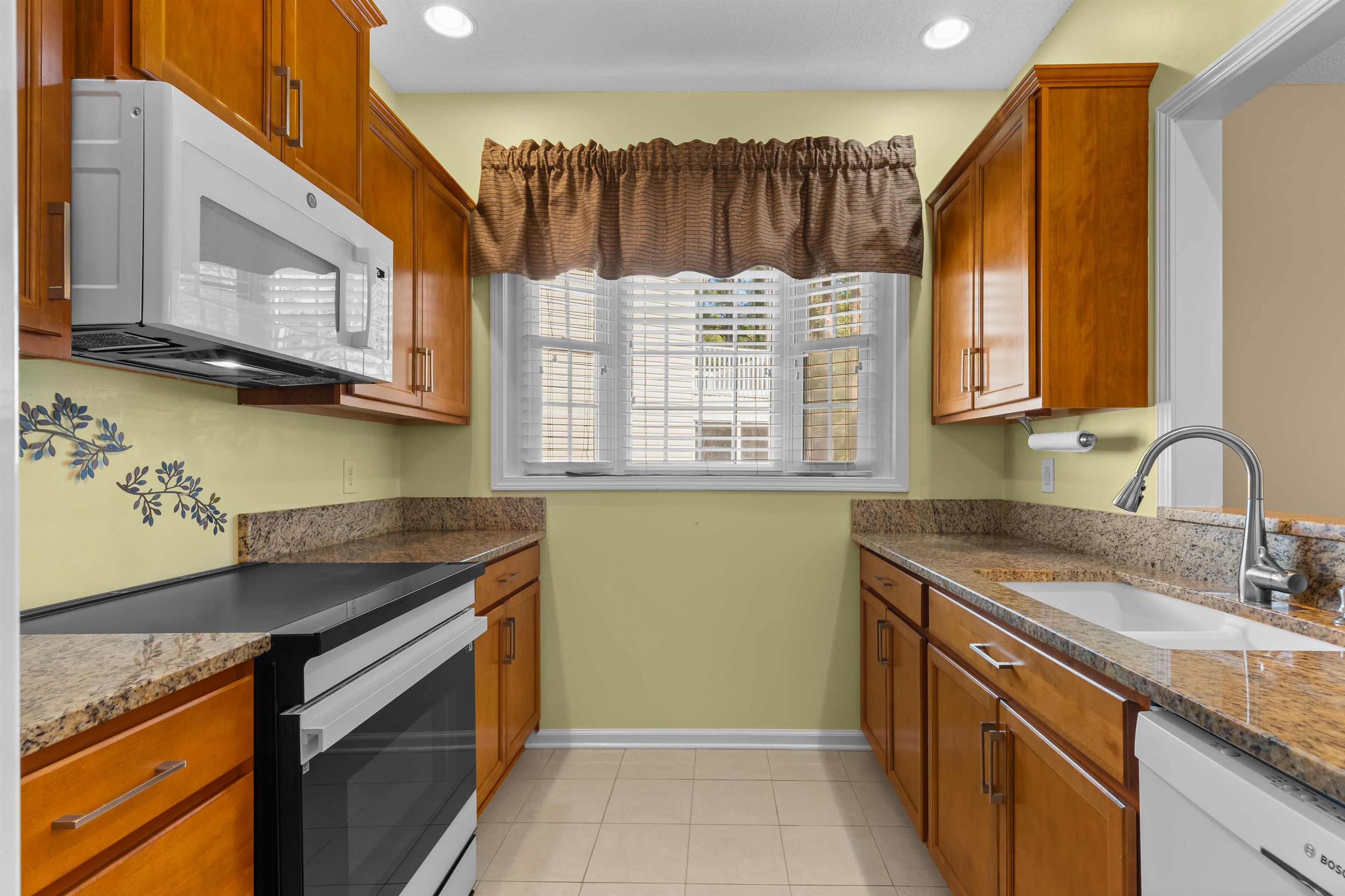 494 Colonial Trace Dr. 10-D