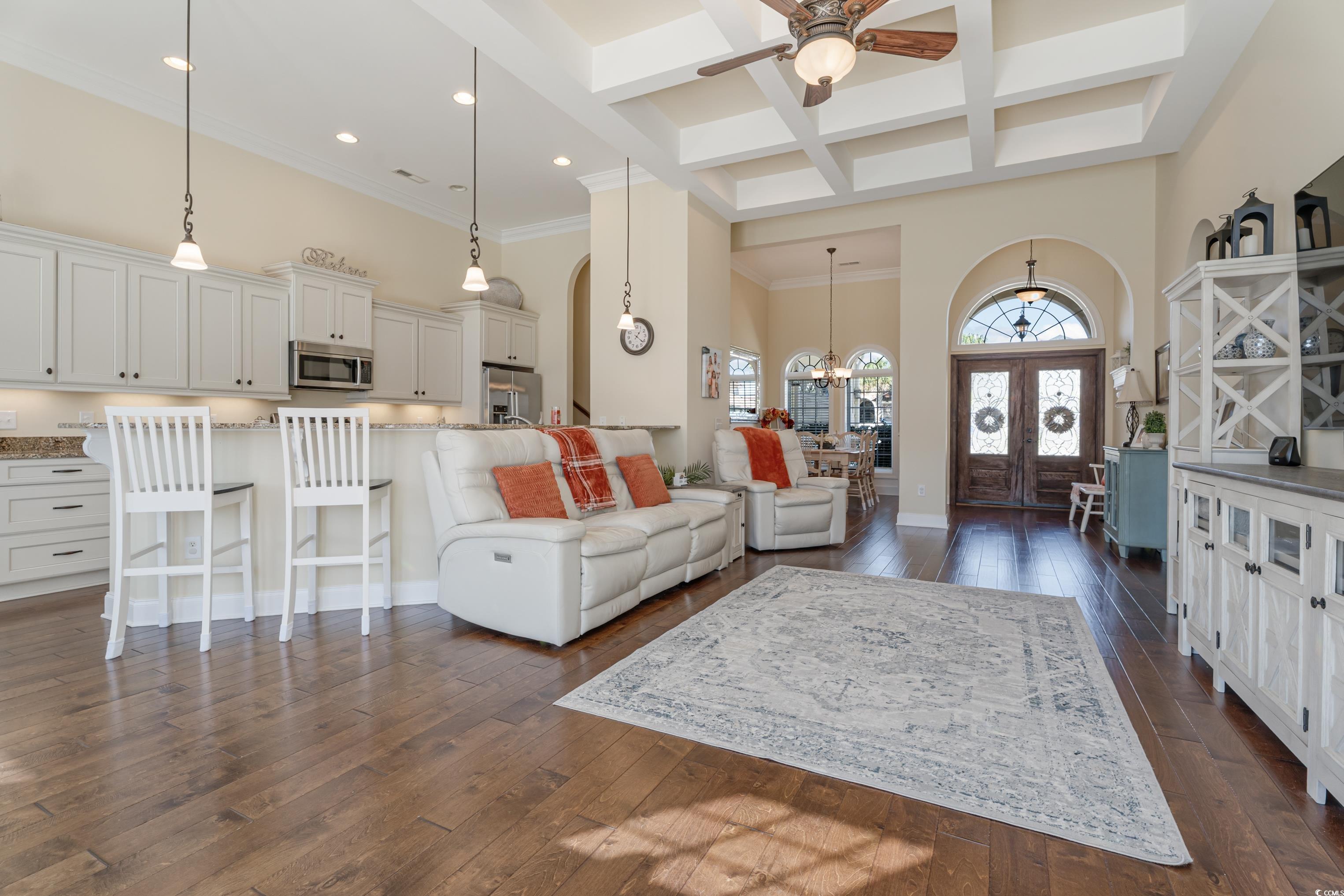 185 Avenue of the Palms