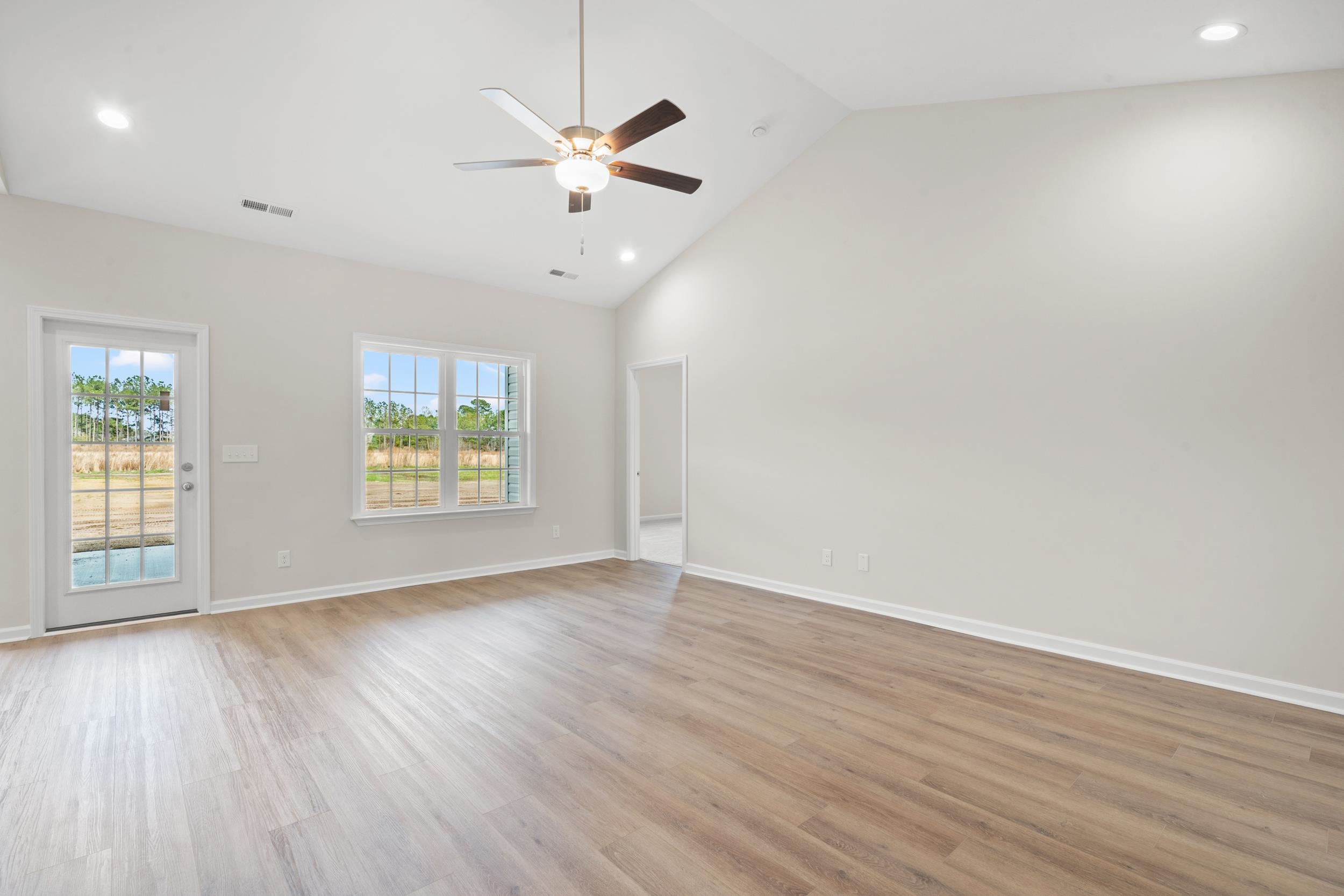 1142 W Business 9