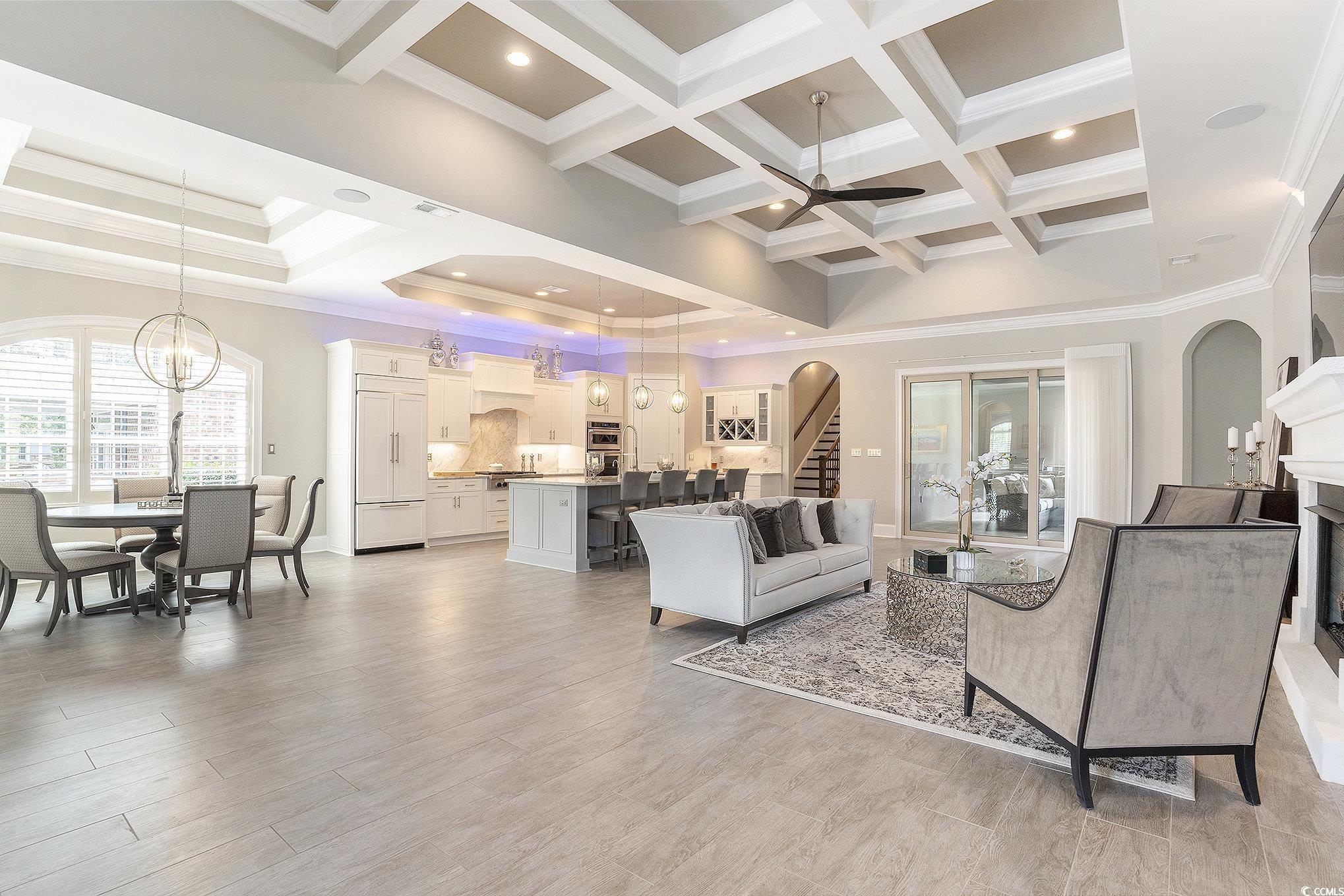 230 Ave. of the Palms