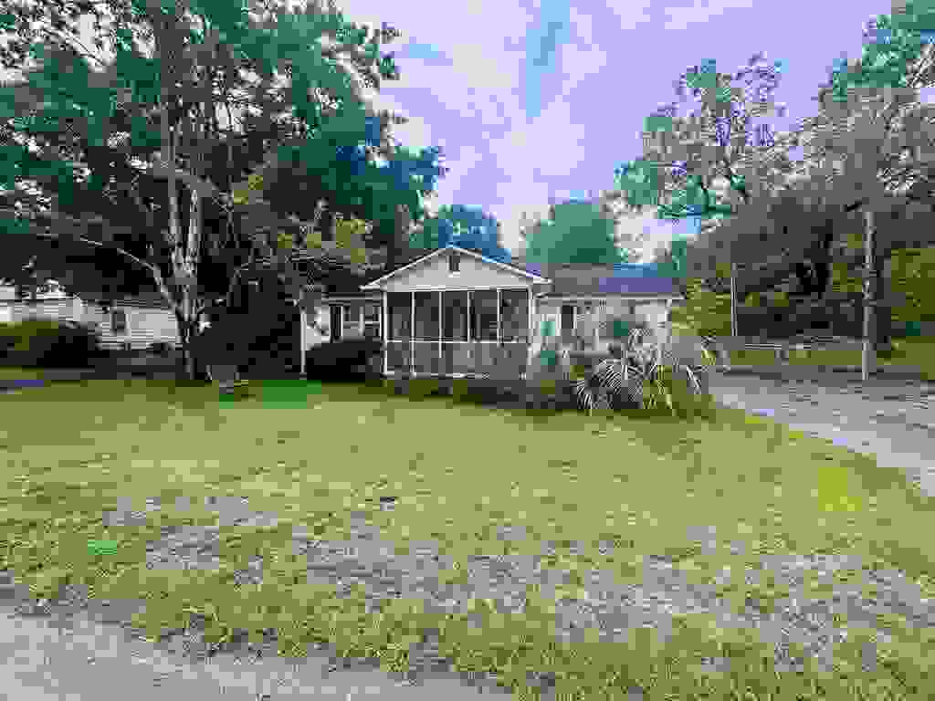 Photo of 103 E Elmwood St, Andrews, SC 29510 (MLS # 2621068)