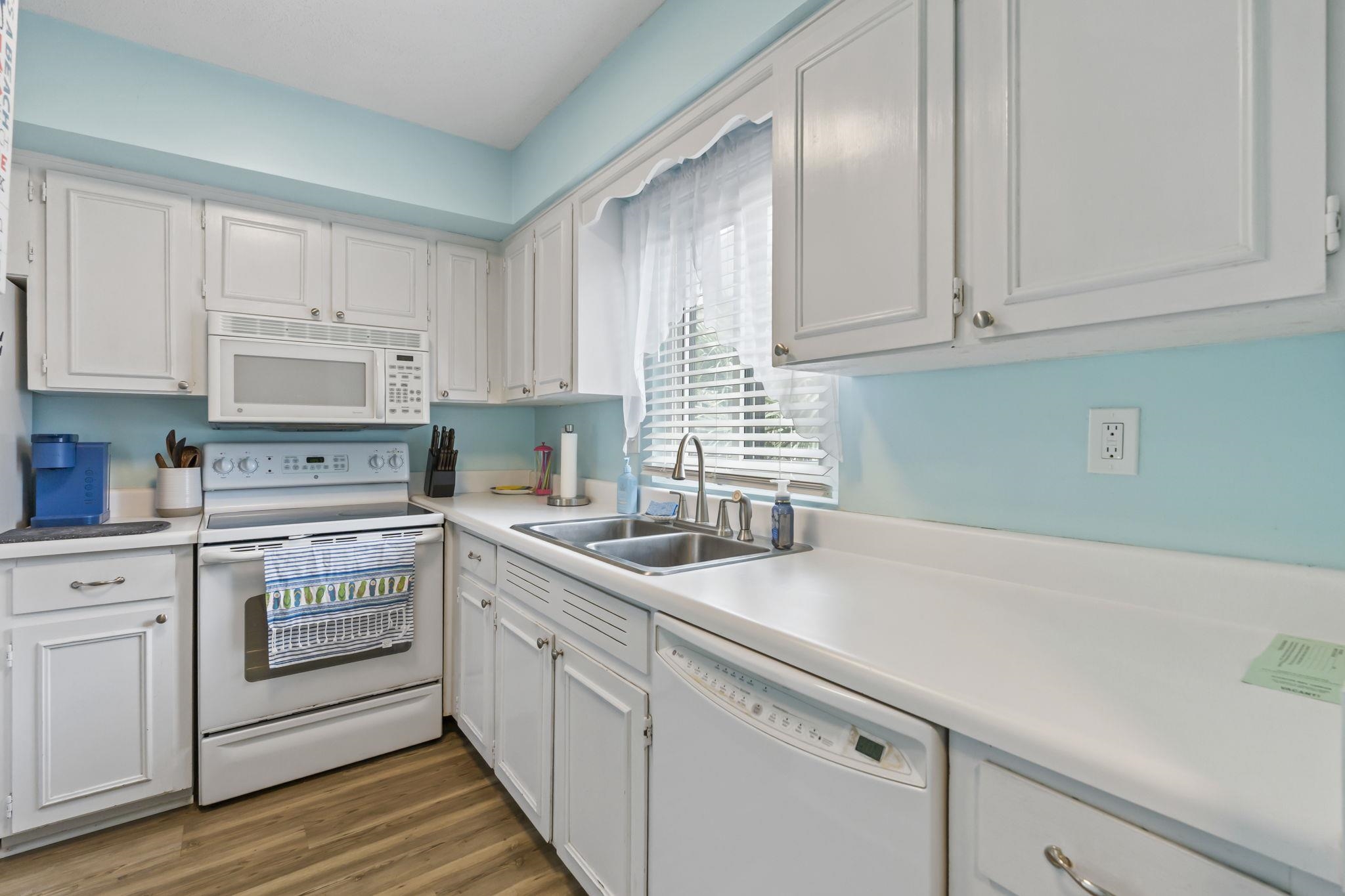 932 Villa Dr. 932