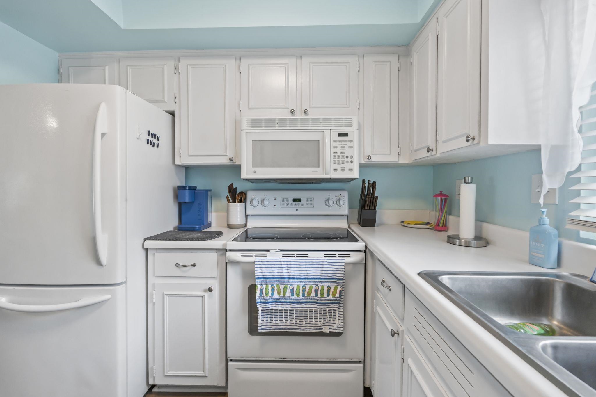 932 Villa Dr. 932