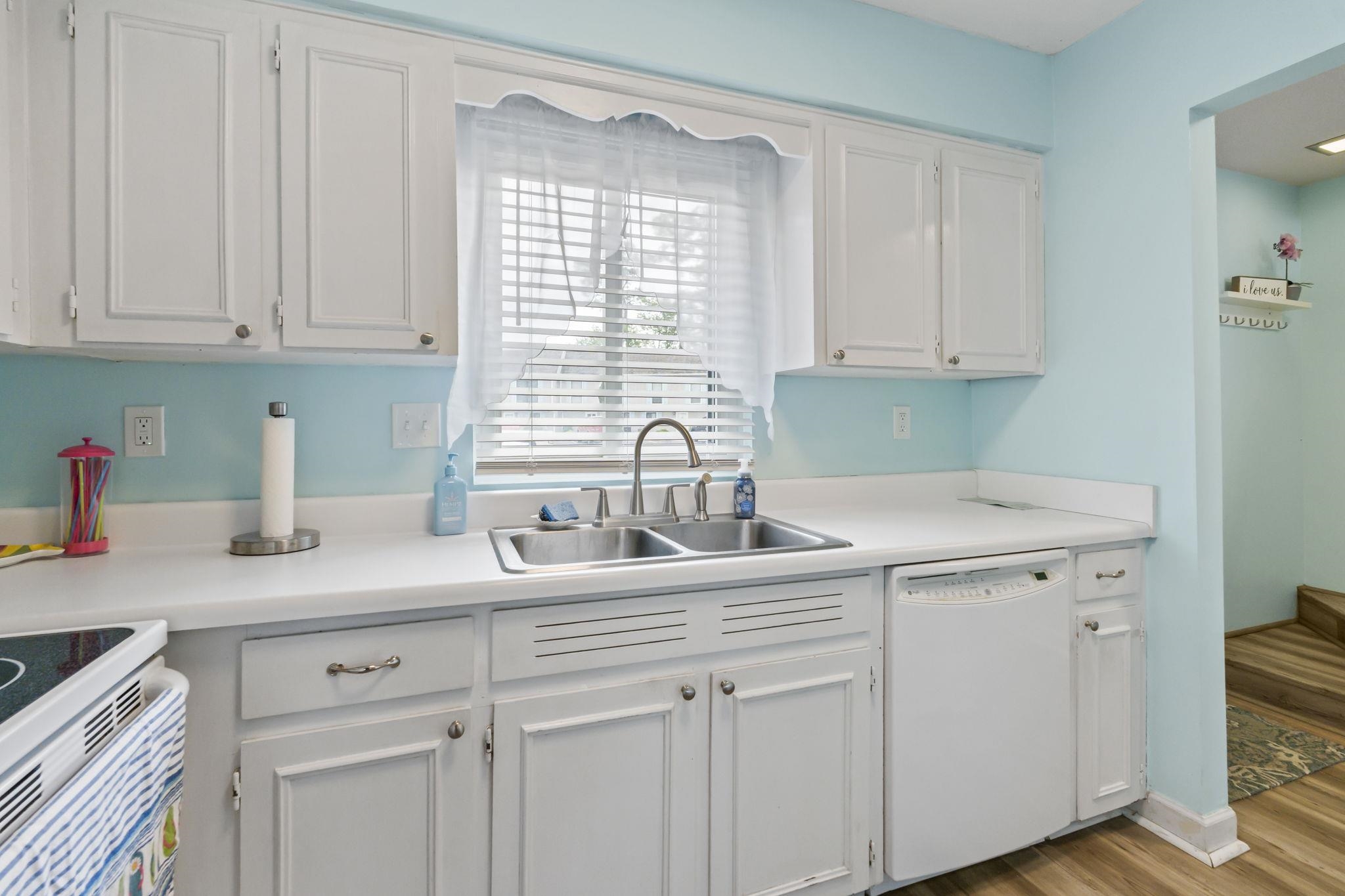 932 Villa Dr. 932