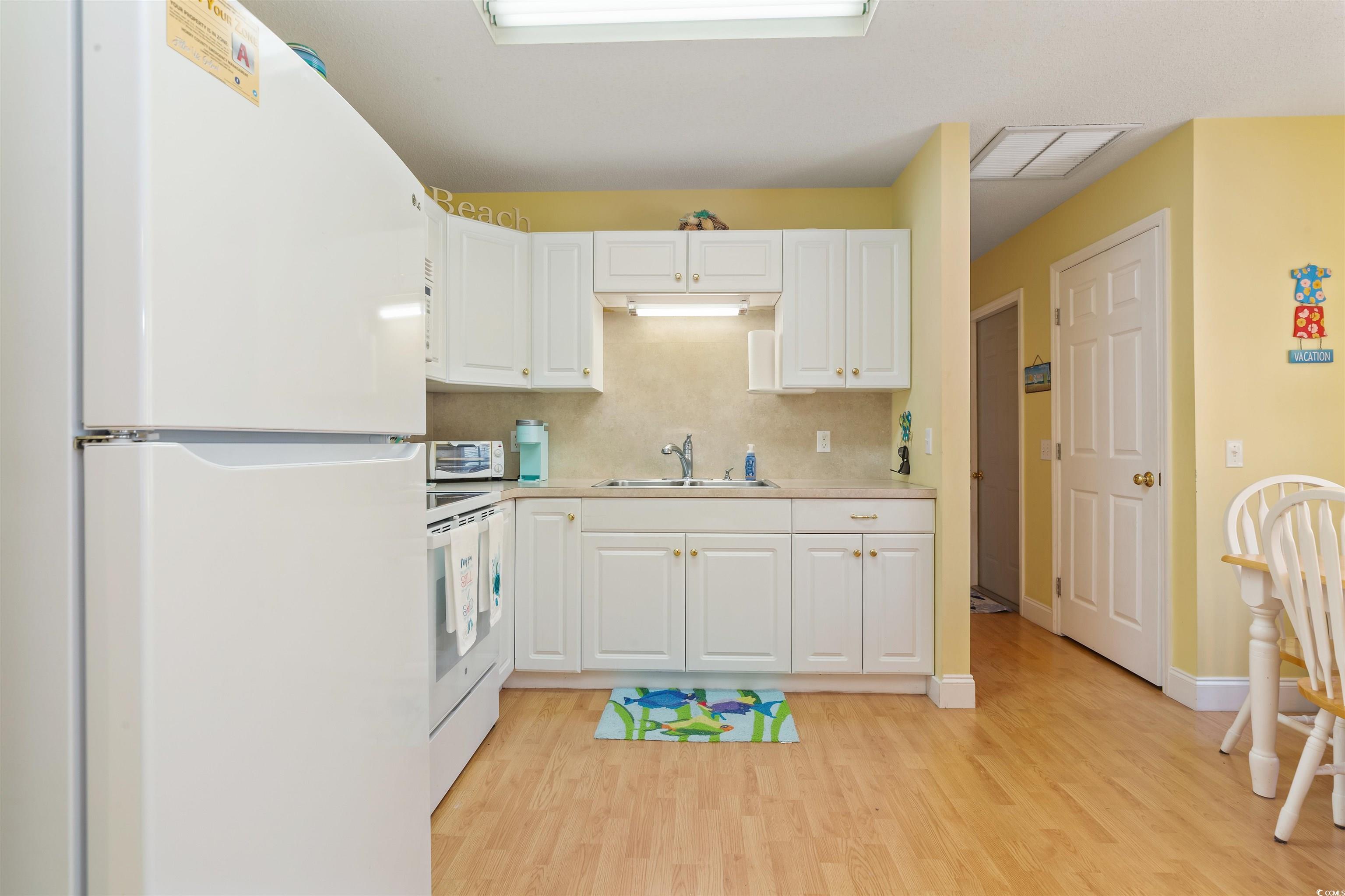 Surfside Beach, South Carolina 29575, United States, 3 Bedrooms Bedrooms, ,2 BathroomsBathrooms,Residential,Pending,87370