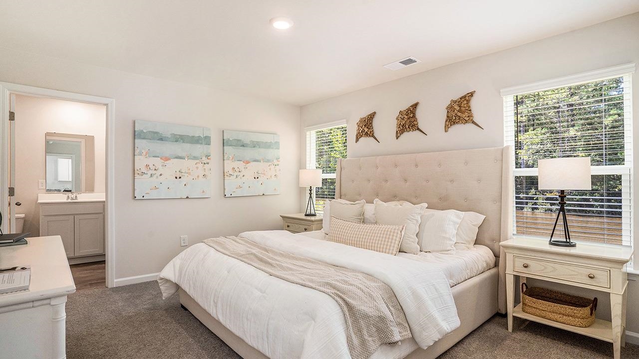 915 Farmers Passage Loop