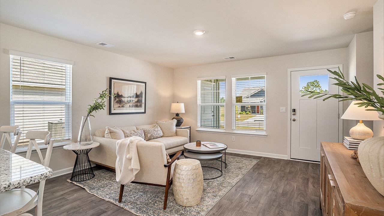 915 Farmers Passage Loop