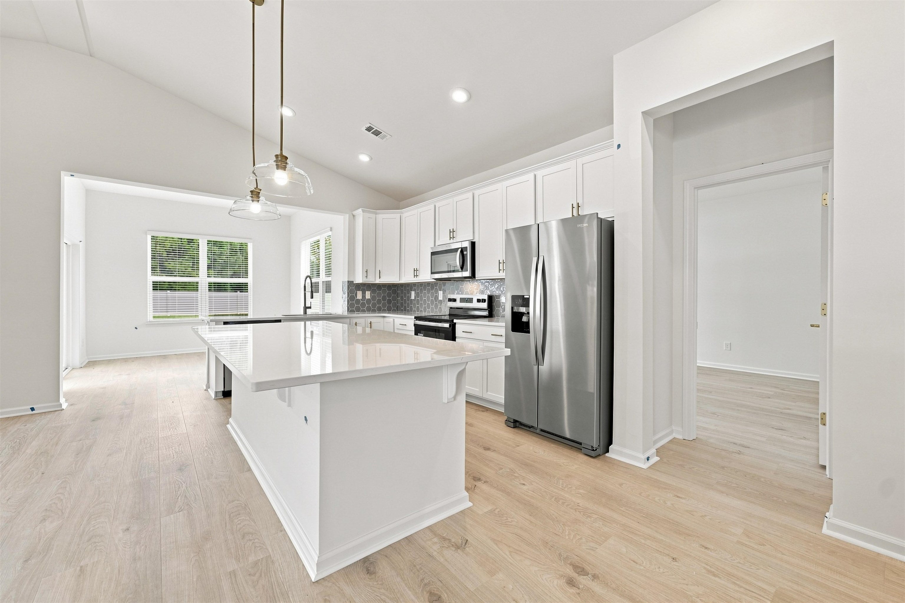 180 Buckingham Dr