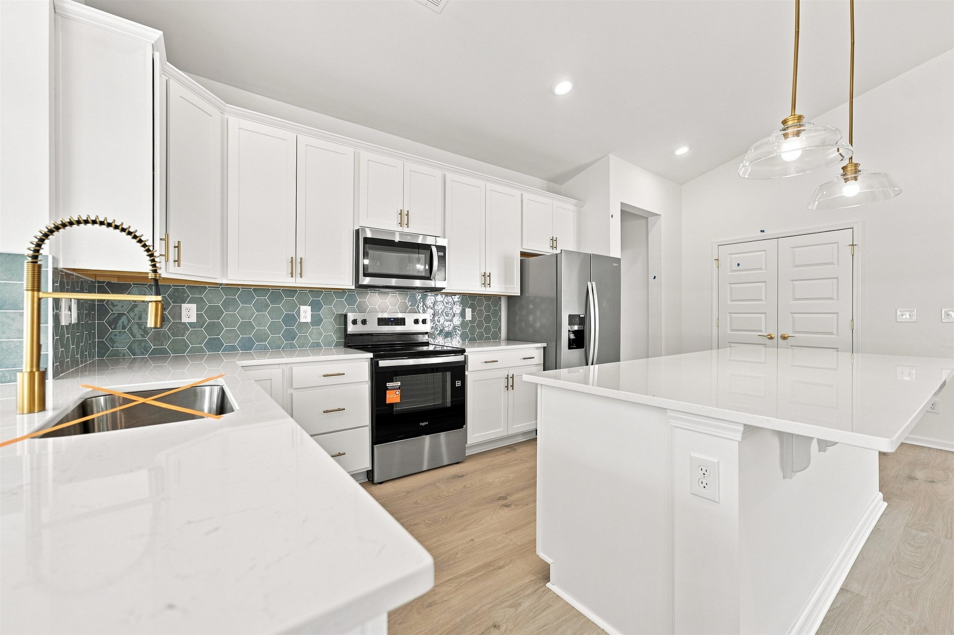 180 Buckingham Dr