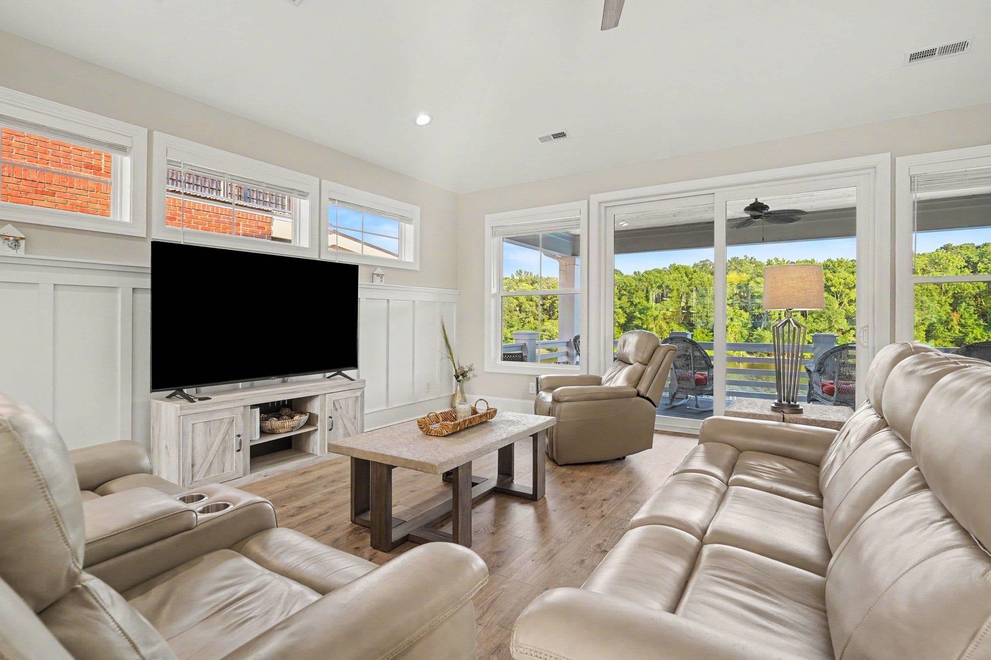 313 Harbour View Dr.