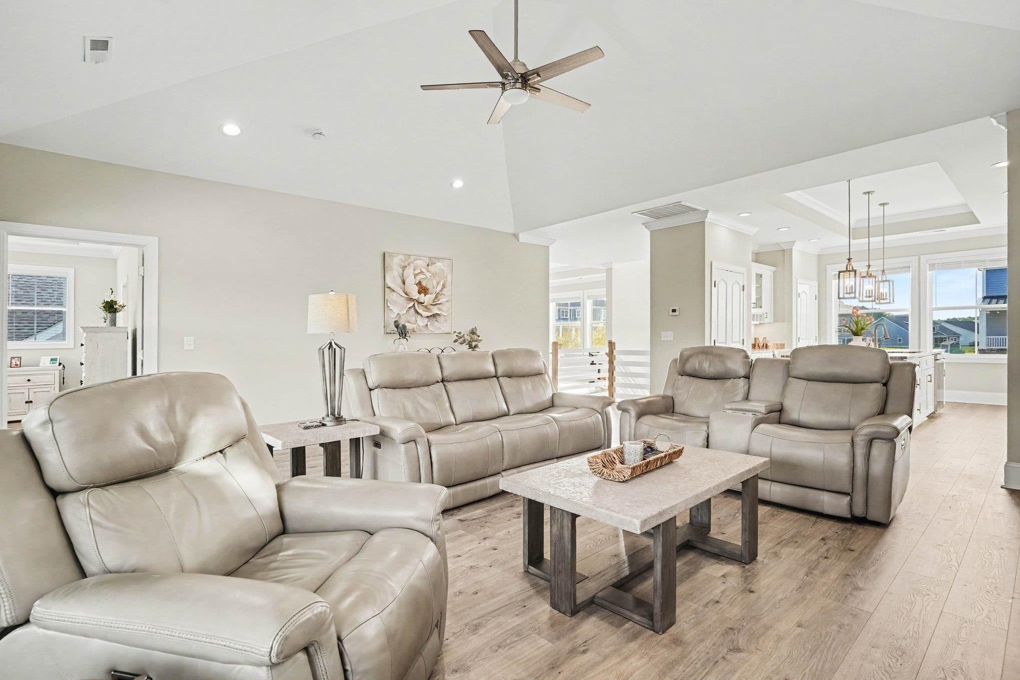 313 Harbour View Dr.