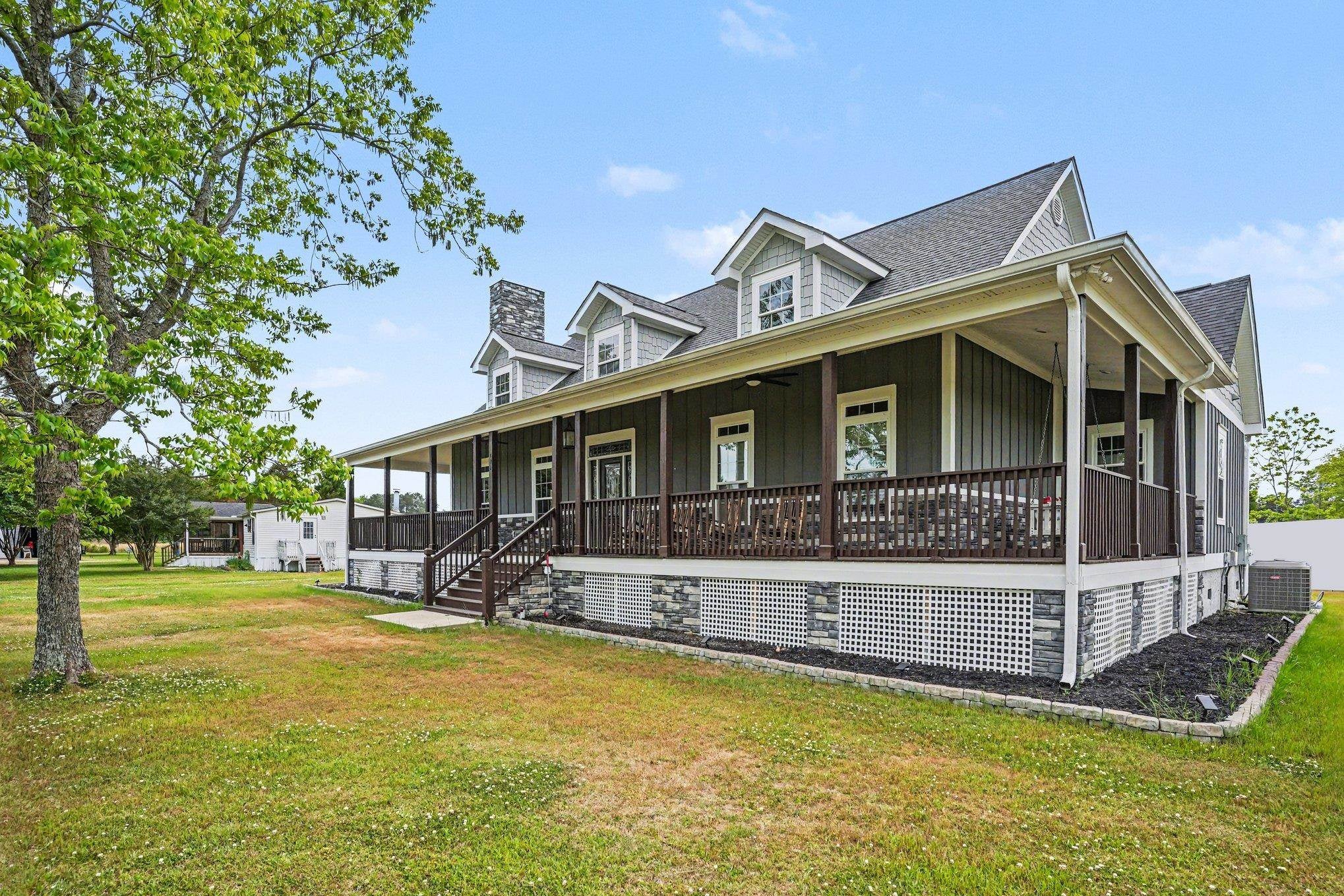 942 Meadow Dr.