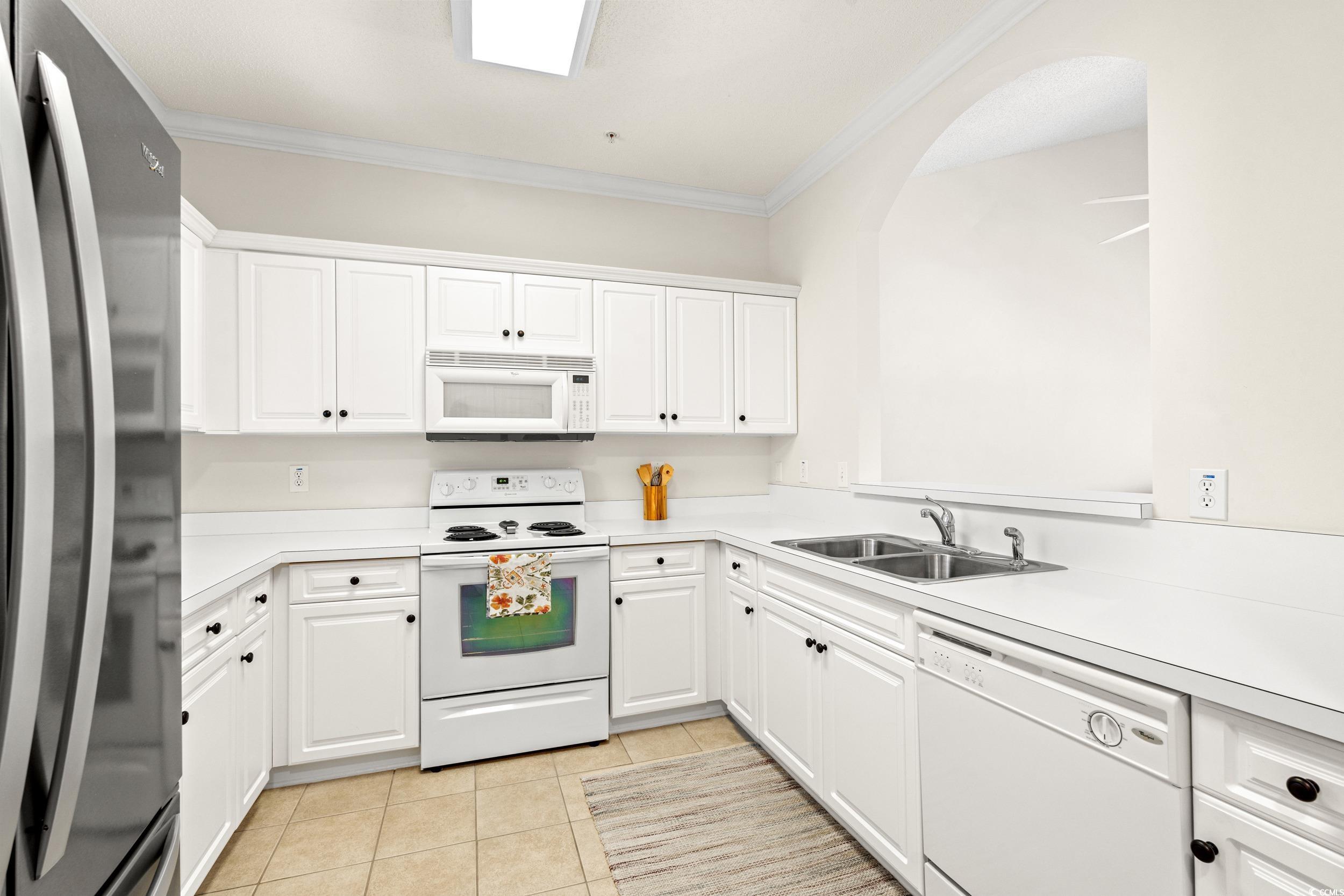 604 Heathrow Dr. 1105
