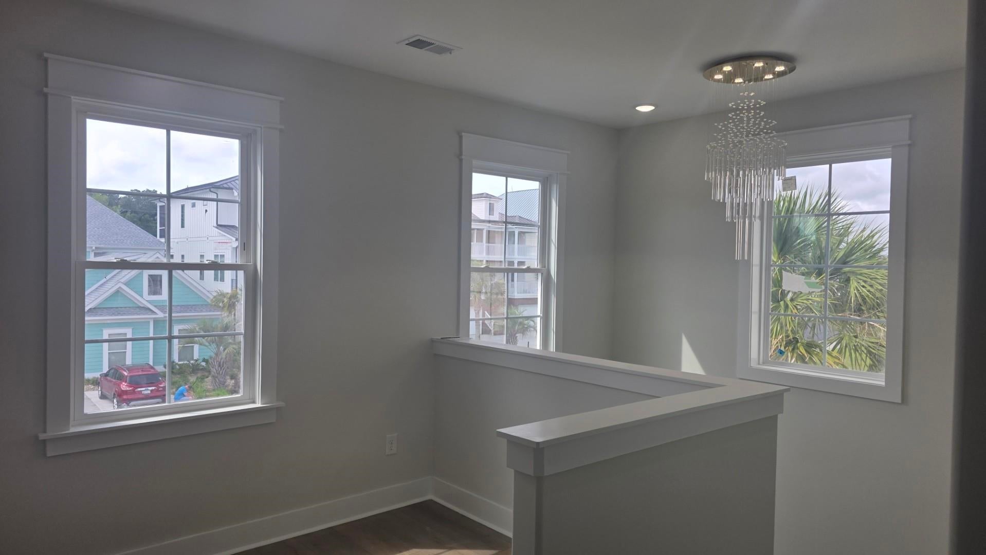 346 Harbour View Dr.