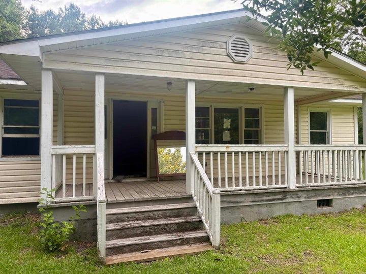 Photo 1 of 11 — 96 Cody Ln, Georgetown, SC 29440