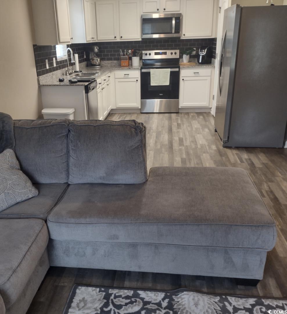 726 Twin Oak Circle