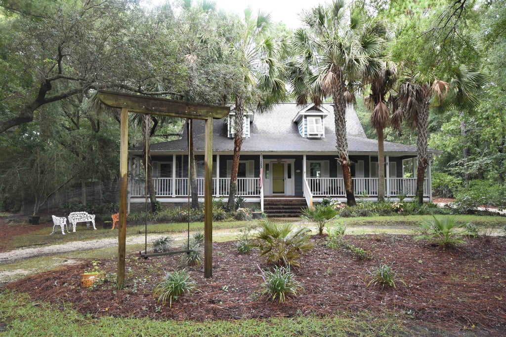 Photo of 1290 Crooked Oak Dr, Pawleys Island, SC 29585 (MLS # 2621411)
