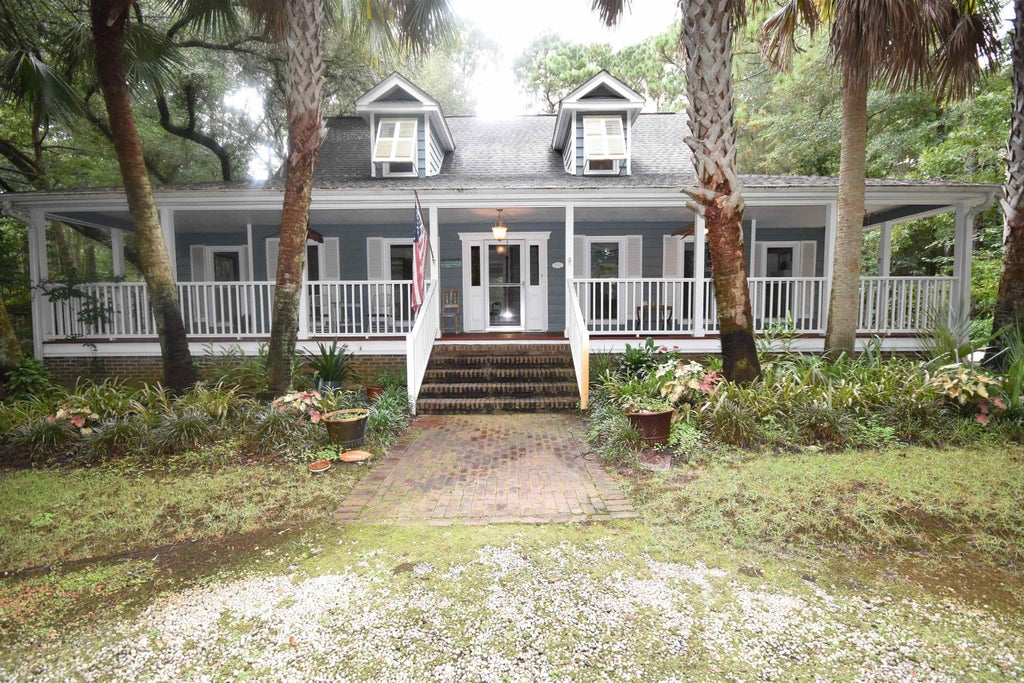 Photo of 1290 Crooked Oak Dr, Pawleys Island, SC 29585 (MLS # 2621411)