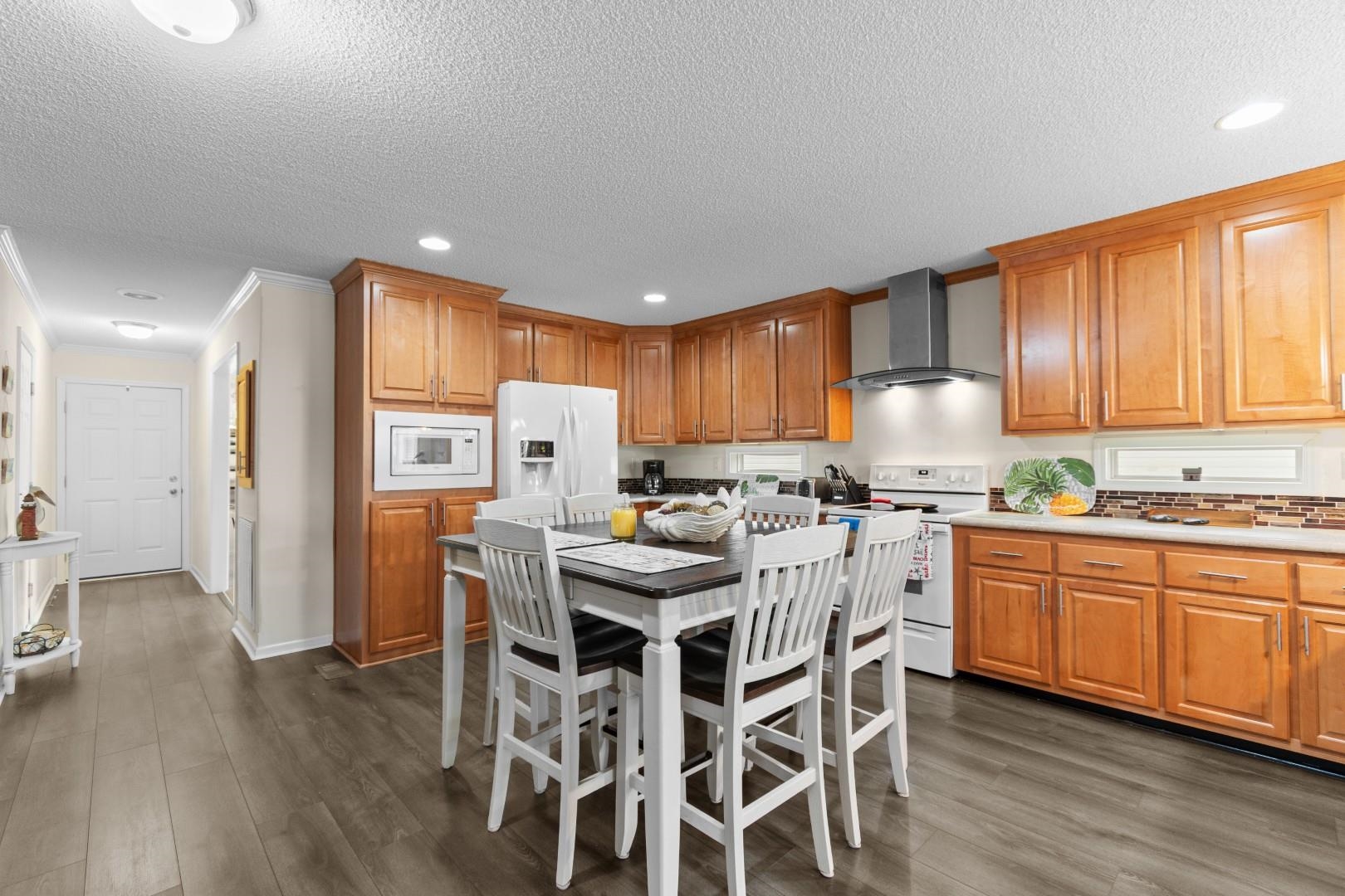 222 Lakeside Crossing Dr.