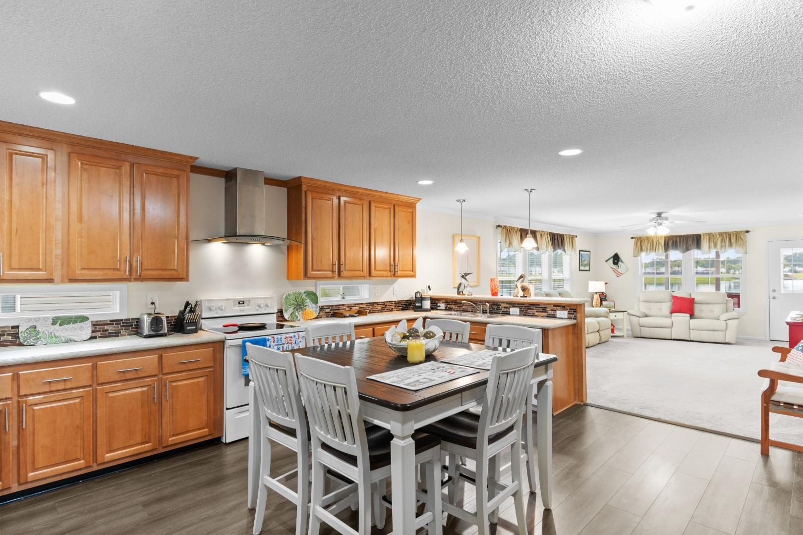 222 Lakeside Crossing Dr.