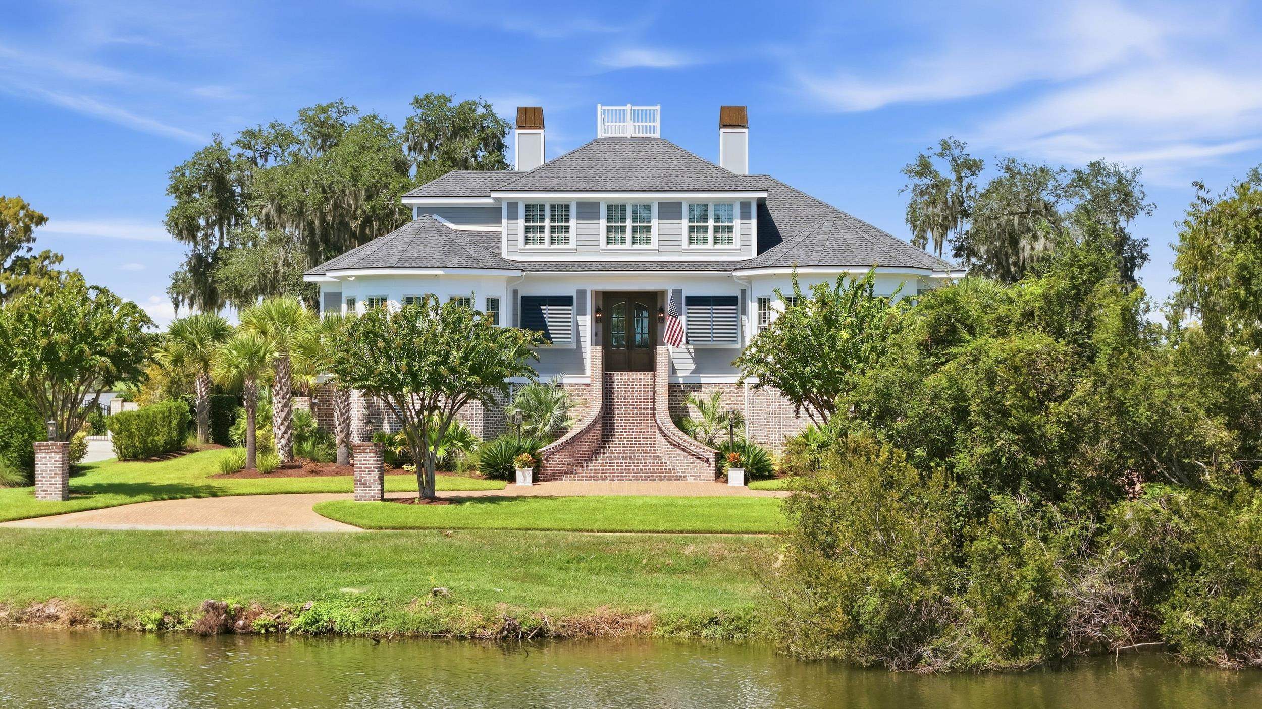 115 Woodmont Ln.