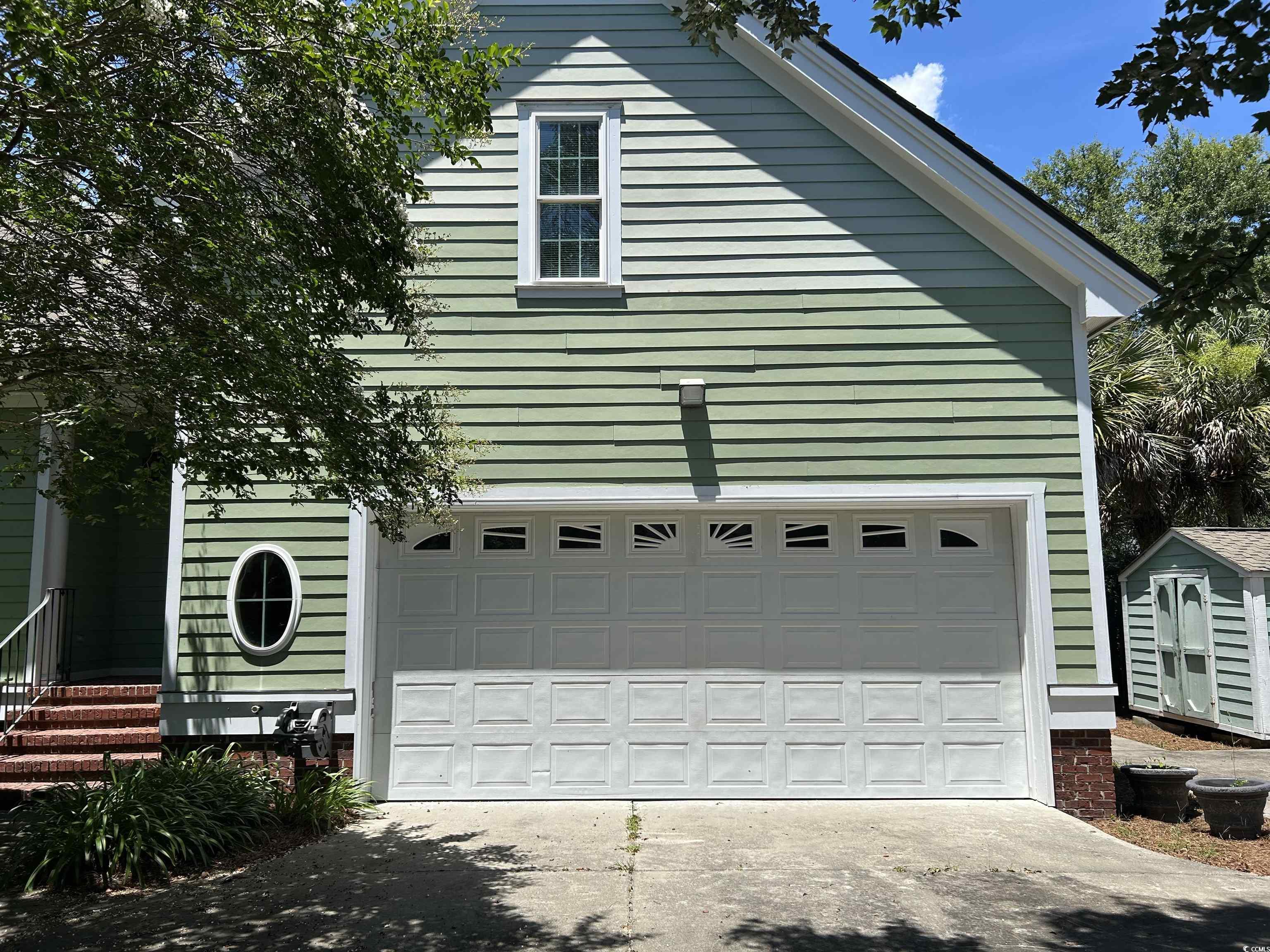518 Country Club Dr.
