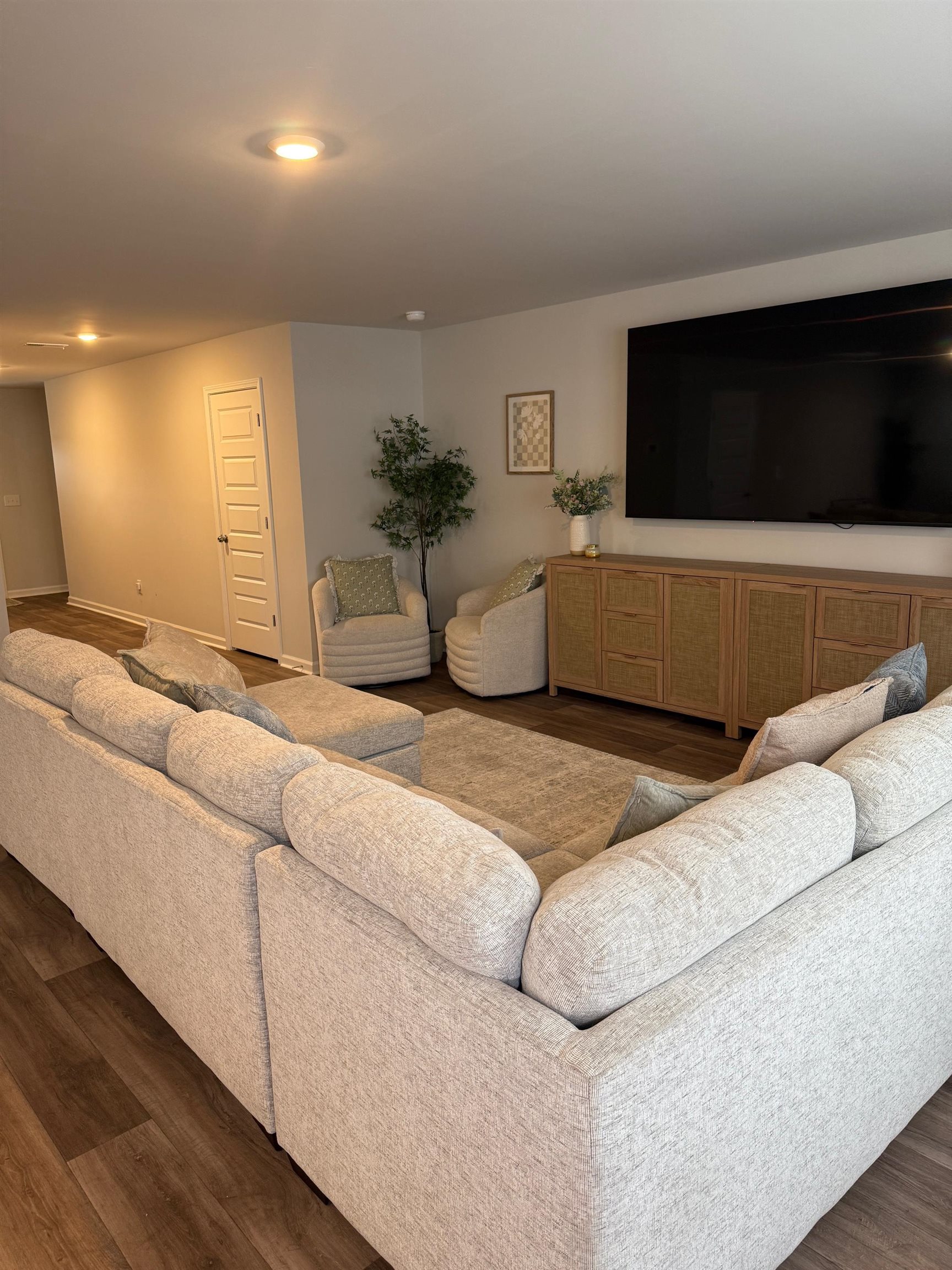 348 Mistletoe Way