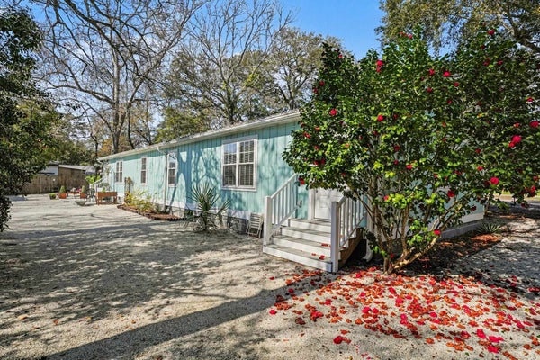 419 PINE DR, SURFSIDE BEACH, SC 29575 - Image 3eba337bdf6a4501ecbfacfa4ba42dd8/2246471323