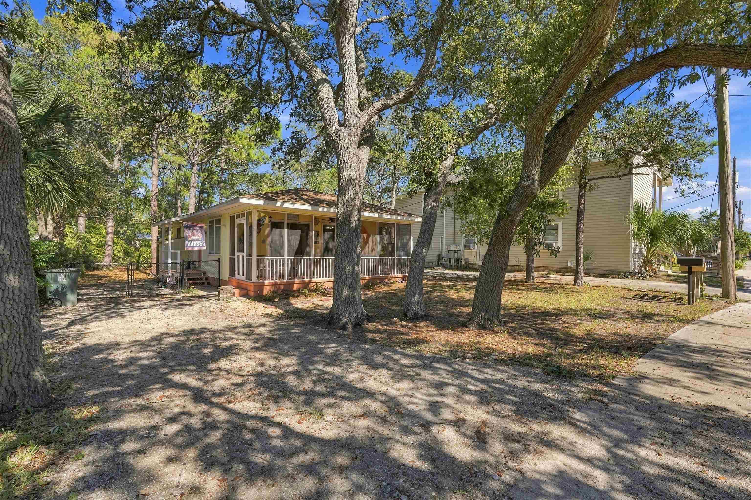 1618 Hillside Dr. S
