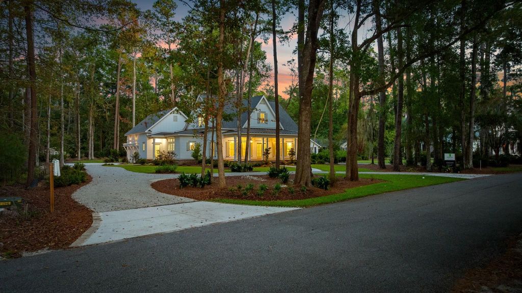 Photo of 62 Makepeace Pl, Pawleys Island, SC 29585 (MLS # 2604218)