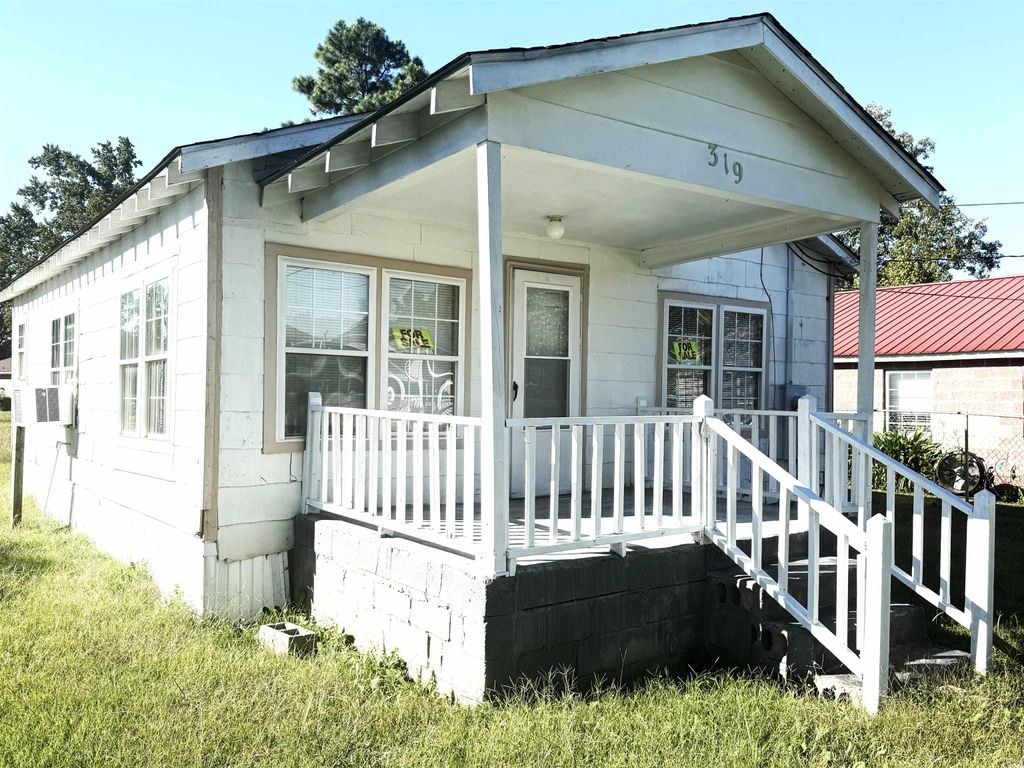 Photo of 319 Scott St, Lake City, SC 29560 (MLS # 2525536)